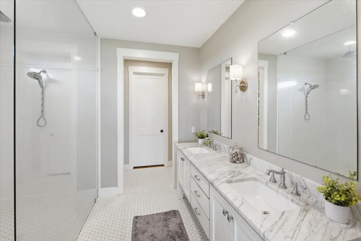 Farm For Sale in Mc Lennan County , 1775 Culpepper, China Spring, Texas 76633, 6 Bedroom, 5 Bathroom, 4 Garage spaces, 4,229 Sqft, built in 2017, mls#21300286, Real Estate Agent in China Spring, Homes For Sale in Mc Lennan county, Homes For Sale in China Spring, Realtor in China Spring Texas, Real Estate Brokerage Independent Realty Texas, Luminita Cordes Realtor
