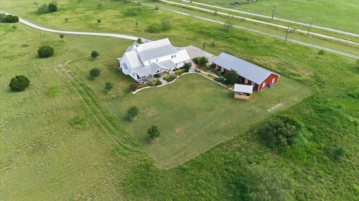 Farm For Sale in Mc Lennan County , 1775 Culpepper, China Spring, Texas 76633, 6 Bedroom, 5 Bathroom, 4 Garage spaces, 4,229 Sqft, built in 2017, mls#21300286, Real Estate Agent in China Spring, Homes For Sale in Mc Lennan county, Homes For Sale in China Spring, Realtor in China Spring Texas, Real Estate Brokerage Independent Realty Texas, Luminita Cordes Realtor