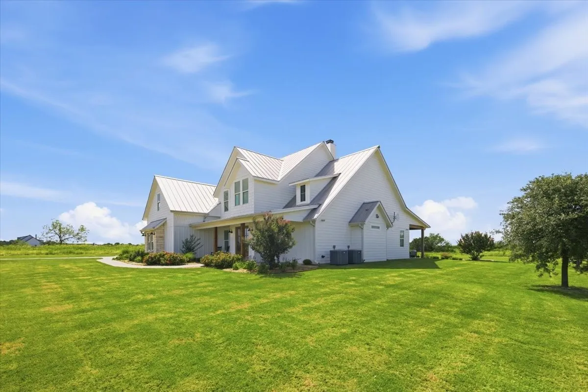 Farm For Sale in Mc Lennan County , 1775 Culpepper, China Spring, Texas 76633, 6 Bedroom, 5 Bathroom, 4 Garage spaces, 4,229 Sqft, built in 2017, mls#21300286, Real Estate Agent in China Spring, Homes For Sale in Mc Lennan county, Homes For Sale in China Spring, Realtor in China Spring Texas, Real Estate Brokerage Independent Realty Texas, Luminita Cordes Realtor