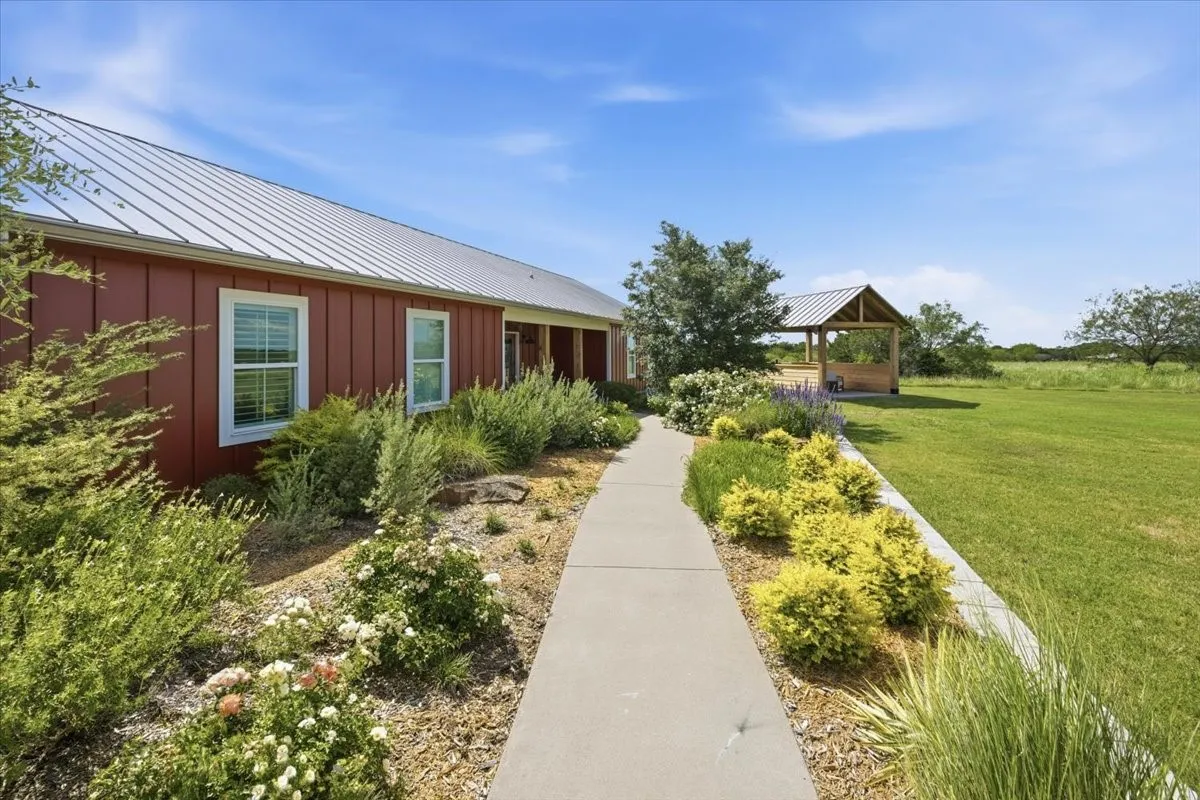 Farm For Sale in Mc Lennan County , 1775 Culpepper, China Spring, Texas 76633, 6 Bedroom, 5 Bathroom, 4 Garage spaces, 4,229 Sqft, built in 2017, mls#21300286, Real Estate Agent in China Spring, Homes For Sale in Mc Lennan county, Homes For Sale in China Spring, Realtor in China Spring Texas, Real Estate Brokerage Independent Realty Texas, Luminita Cordes Realtor