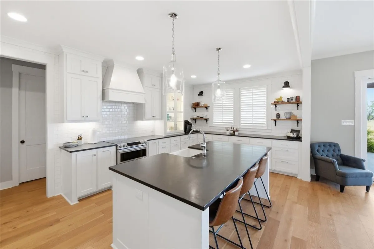 Farm For Sale in Mc Lennan County , 1775 Culpepper, China Spring, Texas 76633, 6 Bedroom, 5 Bathroom, 4 Garage spaces, 4,229 Sqft, built in 2017, mls#21300286, Real Estate Agent in China Spring, Homes For Sale in Mc Lennan county, Homes For Sale in China Spring, Realtor in China Spring Texas, Real Estate Brokerage Independent Realty Texas, Luminita Cordes Realtor