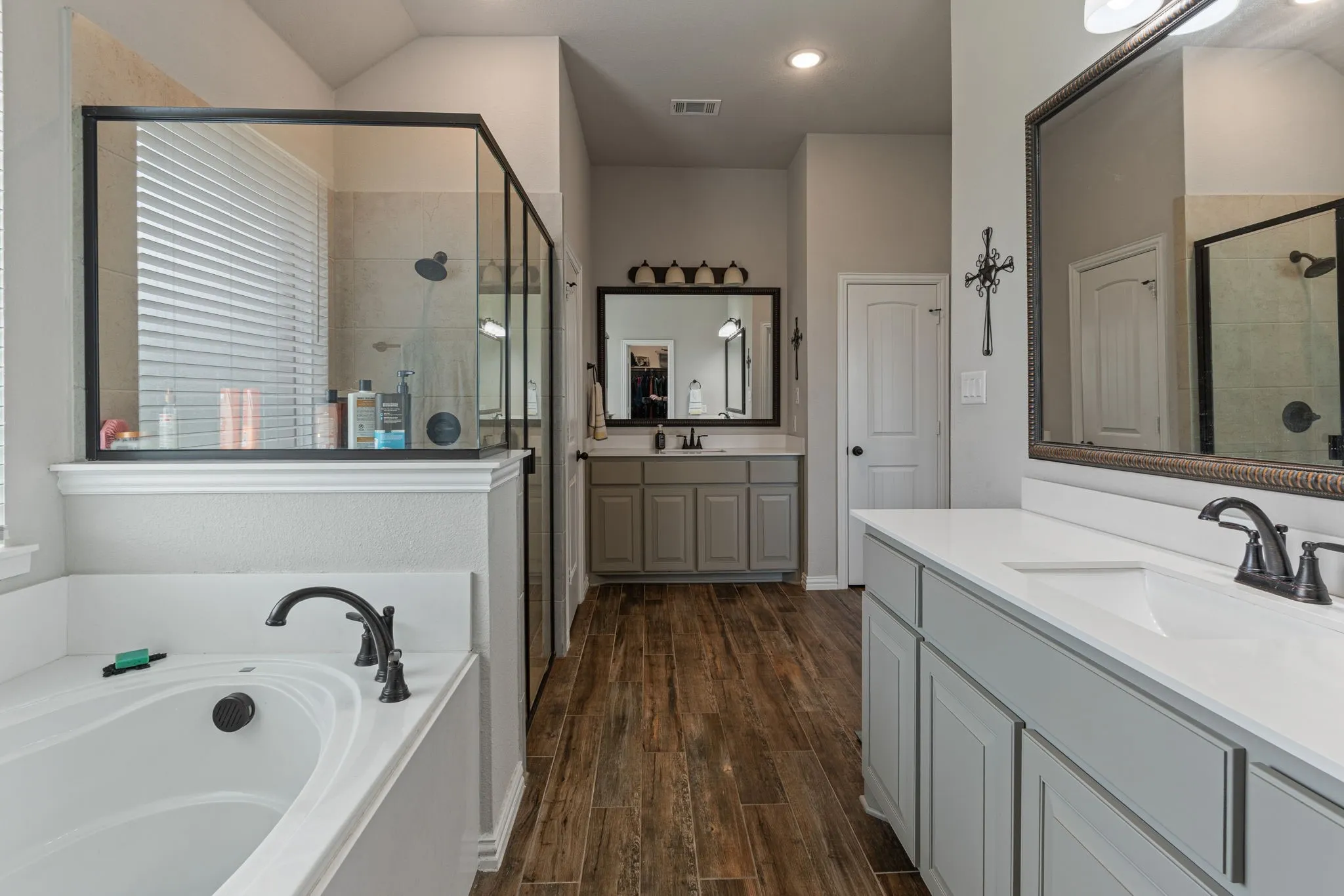 Single Family Residence For Sale in Collin County , 1089 Emilia Drive, Farmersville, Texas 75442, 4 Bedroom, 3 Bathroom, 3 Garage spaces, 2,525 Sqft, built in 2021, mls#21297028, Real Estate Agent in Farmersville, Homes For Sale in Collin county, Homes For Sale in Farmersville, Realtor in Farmersville Texas, Real Estate Brokerage Independent Realty Texas, Luminita Cordes Realtor