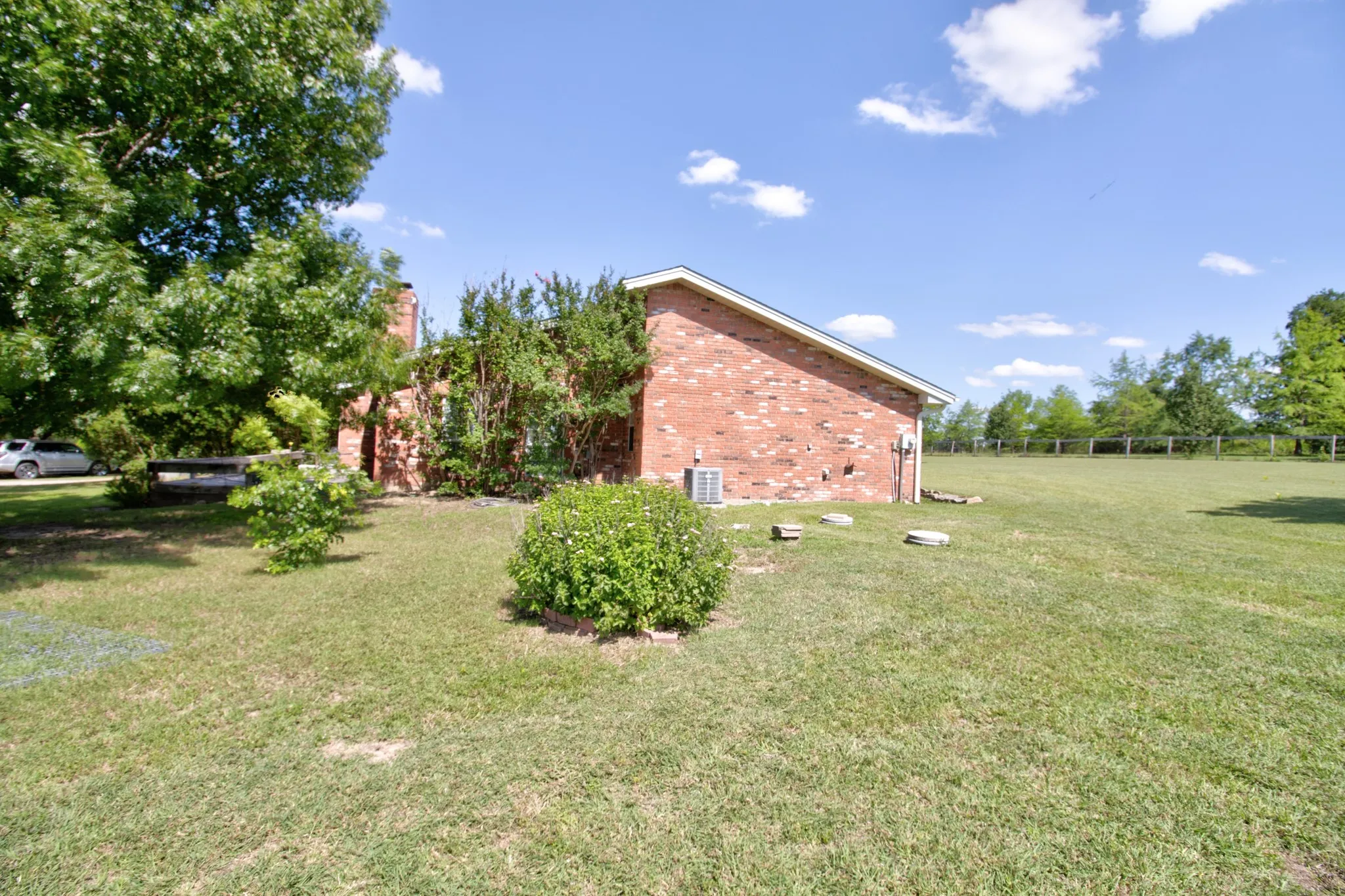 Single Family Residence For Sale in Denton County , 21921 Quail Run Road, Sanger, Texas 76266, 3 Bedroom, 2 Bathroom, 2 Garage spaces, 1,743 Sqft, built in 1986, mls#21300478, Real Estate Agent in Sanger, Homes For Sale in Denton county, Homes For Sale in Sanger, Realtor in Sanger Texas, Real Estate Brokerage Independent Realty Texas, Luminita Cordes Realtor