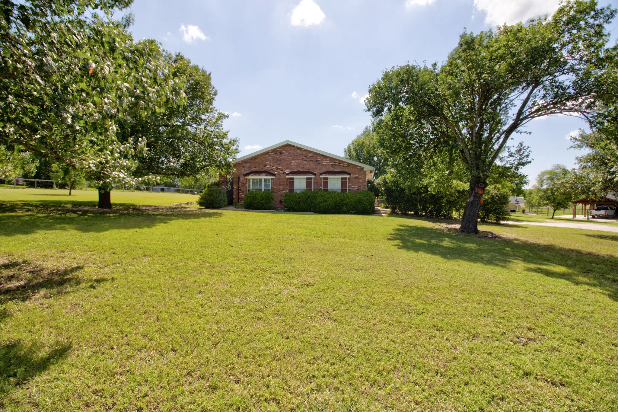 Single Family Residence For Sale in Denton County , 21921 Quail Run Road, Sanger, Texas 76266, 3 Bedroom, 2 Bathroom, 2 Garage spaces, 1,743 Sqft, built in 1986, mls#21300478, Real Estate Agent in Sanger, Homes For Sale in Denton county, Homes For Sale in Sanger, Realtor in Sanger Texas, Real Estate Brokerage Independent Realty Texas, Luminita Cordes Realtor