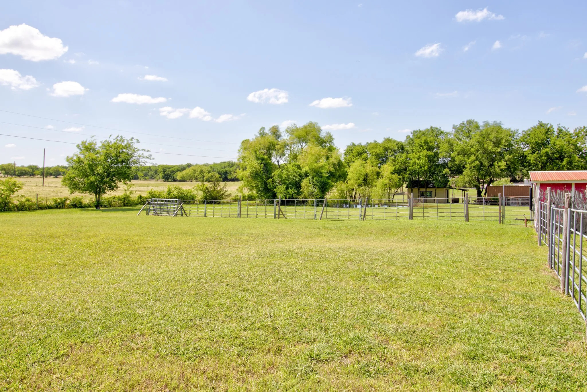 Single Family Residence For Sale in Denton County , 21921 Quail Run Road, Sanger, Texas 76266, 3 Bedroom, 2 Bathroom, 2 Garage spaces, 1,743 Sqft, built in 1986, mls#21300478, Real Estate Agent in Sanger, Homes For Sale in Denton county, Homes For Sale in Sanger, Realtor in Sanger Texas, Real Estate Brokerage Independent Realty Texas, Luminita Cordes Realtor
