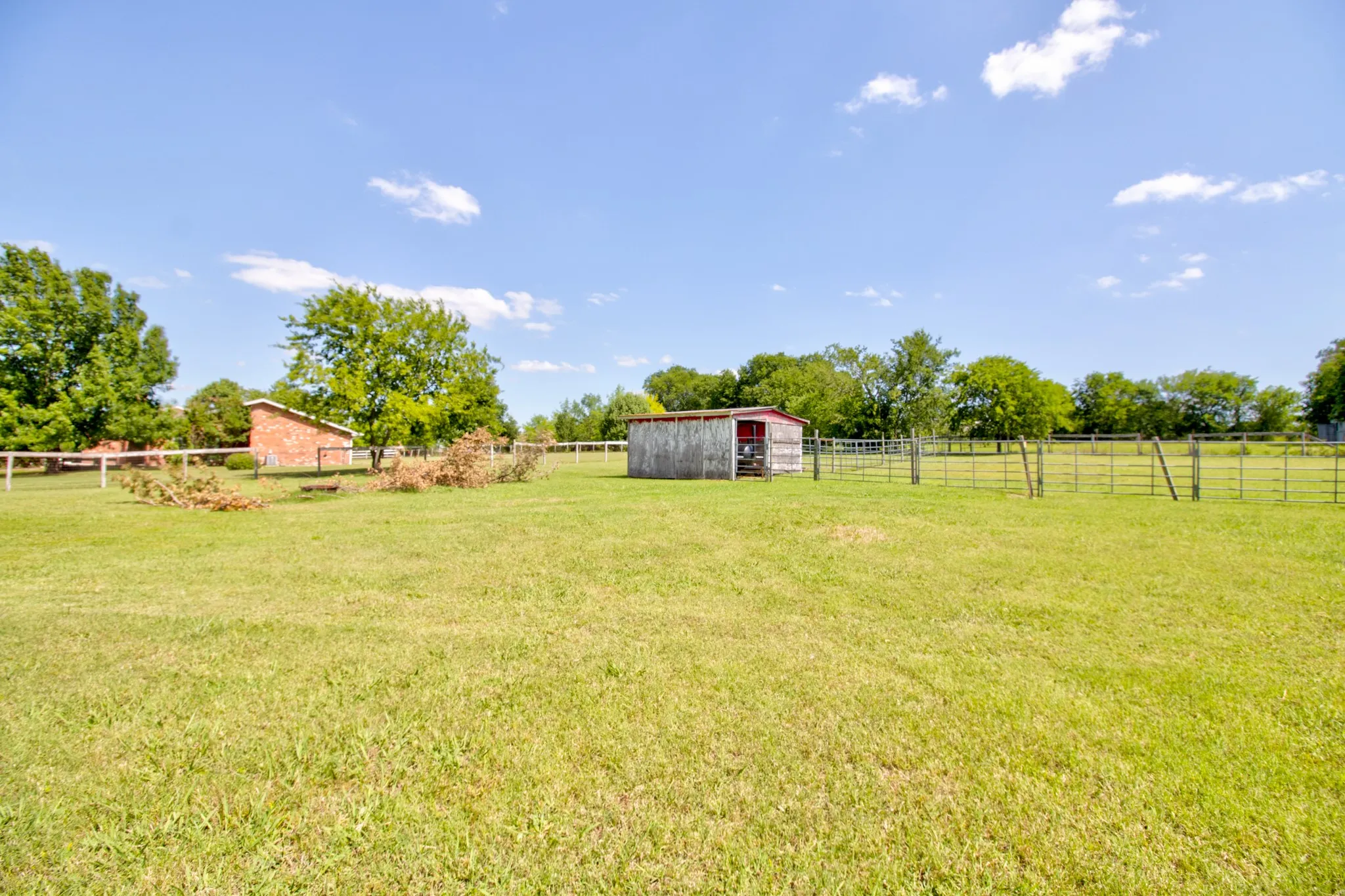 Single Family Residence For Sale in Denton County , 21921 Quail Run Road, Sanger, Texas 76266, 3 Bedroom, 2 Bathroom, 2 Garage spaces, 1,743 Sqft, built in 1986, mls#21300478, Real Estate Agent in Sanger, Homes For Sale in Denton county, Homes For Sale in Sanger, Realtor in Sanger Texas, Real Estate Brokerage Independent Realty Texas, Luminita Cordes Realtor