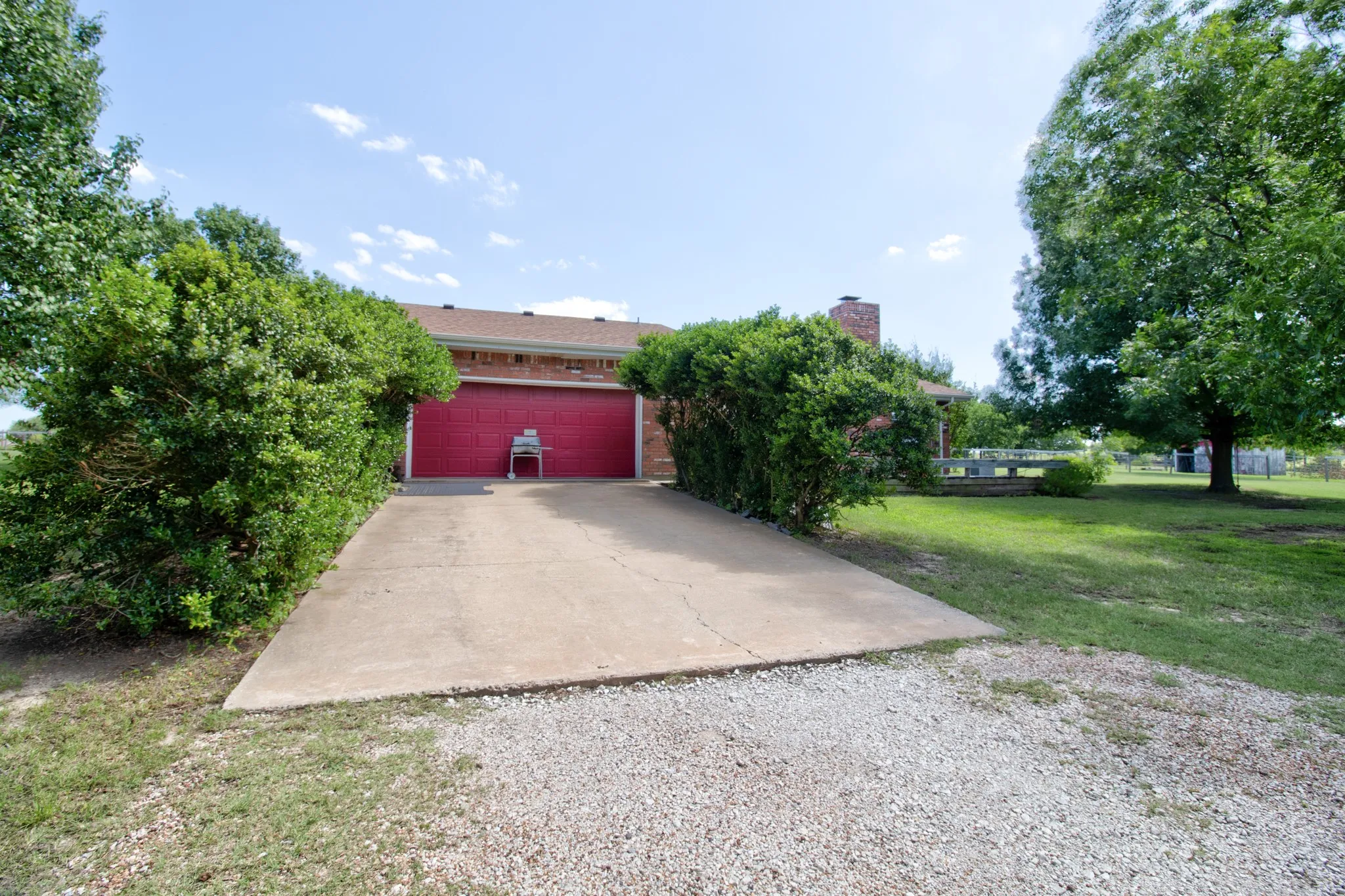 Single Family Residence For Sale in Denton County , 21921 Quail Run Road, Sanger, Texas 76266, 3 Bedroom, 2 Bathroom, 2 Garage spaces, 1,743 Sqft, built in 1986, mls#21300478, Real Estate Agent in Sanger, Homes For Sale in Denton county, Homes For Sale in Sanger, Realtor in Sanger Texas, Real Estate Brokerage Independent Realty Texas, Luminita Cordes Realtor