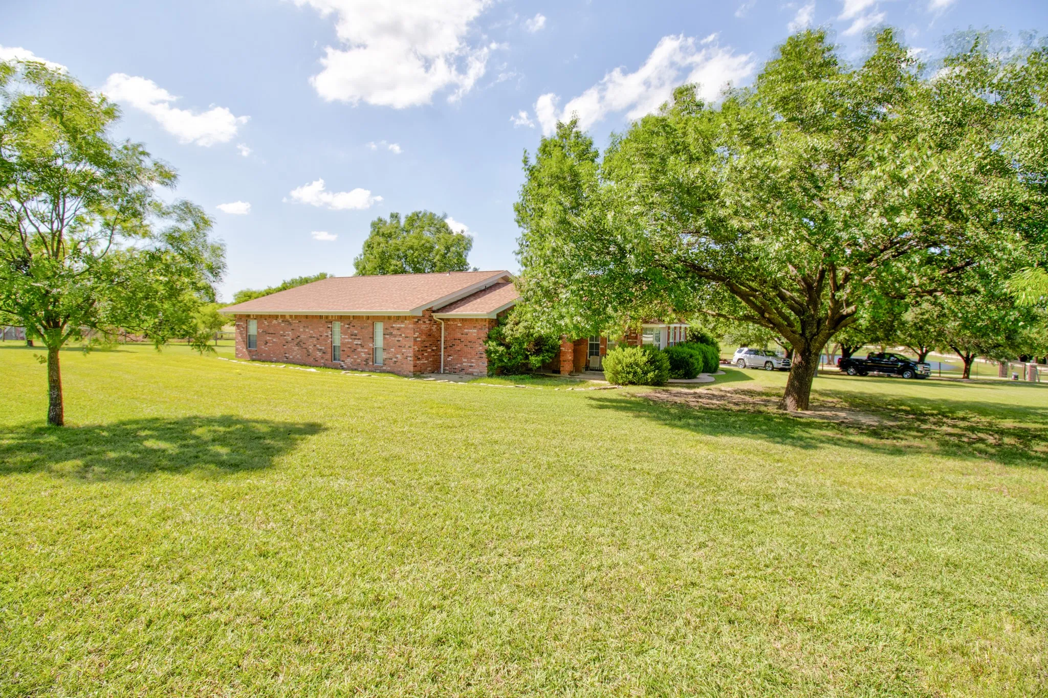 Single Family Residence For Sale in Denton County , 21921 Quail Run Road, Sanger, Texas 76266, 3 Bedroom, 2 Bathroom, 2 Garage spaces, 1,743 Sqft, built in 1986, mls#21300478, Real Estate Agent in Sanger, Homes For Sale in Denton county, Homes For Sale in Sanger, Realtor in Sanger Texas, Real Estate Brokerage Independent Realty Texas, Luminita Cordes Realtor