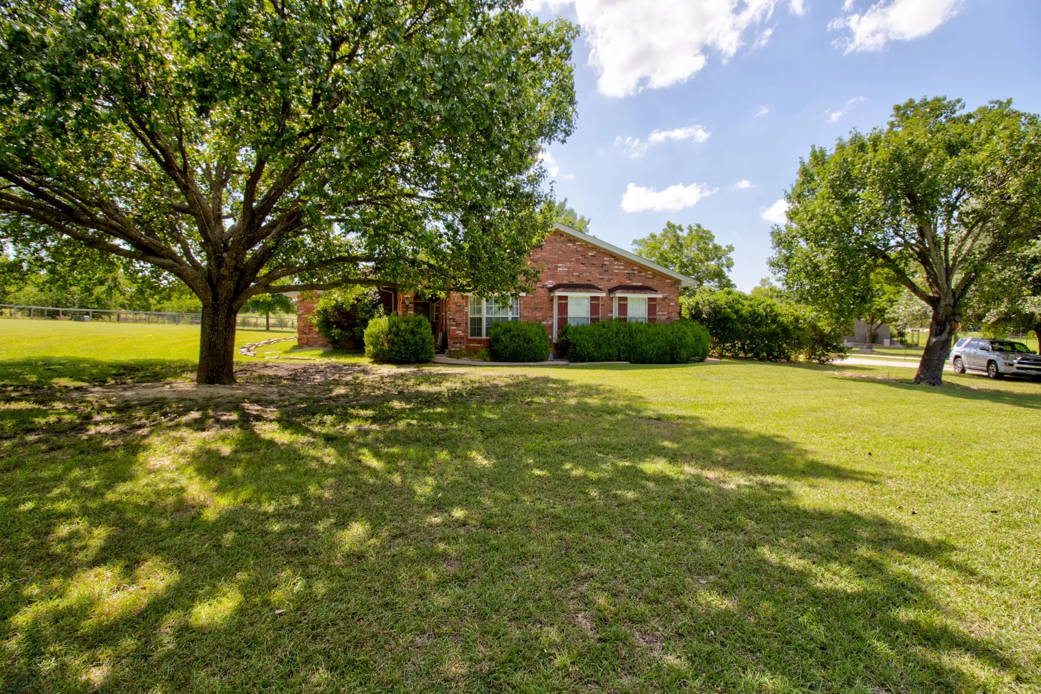 Single Family Residence For Sale in Denton County , 21921 Quail Run Road, Sanger, Texas 76266, 3 Bedroom, 2 Bathroom, 2 Garage spaces, 1,743 Sqft, built in 1986, mls#21300478, Real Estate Agent in Sanger, Homes For Sale in Denton county, Homes For Sale in Sanger, Realtor in Sanger Texas, Real Estate Brokerage Independent Realty Texas, Luminita Cordes Realtor