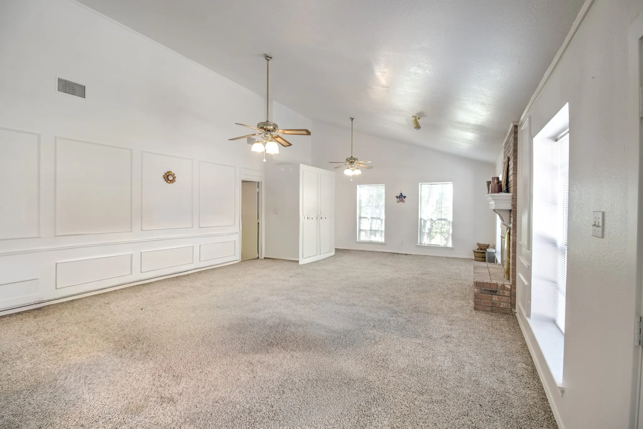 Single Family Residence For Sale in Denton County , 21921 Quail Run Road, Sanger, Texas 76266, 3 Bedroom, 2 Bathroom, 2 Garage spaces, 1,743 Sqft, built in 1986, mls#21300478, Real Estate Agent in Sanger, Homes For Sale in Denton county, Homes For Sale in Sanger, Realtor in Sanger Texas, Real Estate Brokerage Independent Realty Texas, Luminita Cordes Realtor
