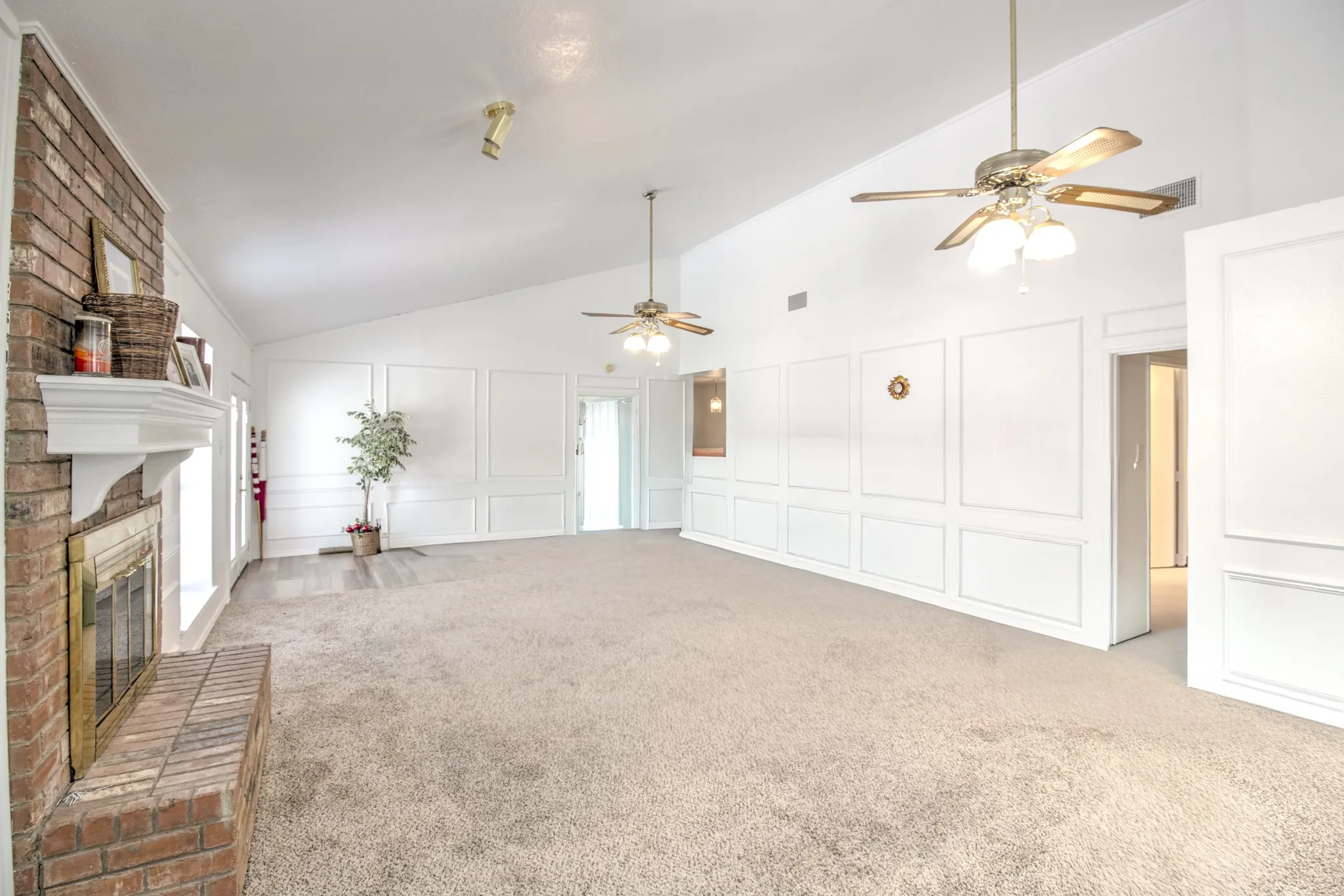Single Family Residence For Sale in Denton County , 21921 Quail Run Road, Sanger, Texas 76266, 3 Bedroom, 2 Bathroom, 2 Garage spaces, 1,743 Sqft, built in 1986, mls#21300478, Real Estate Agent in Sanger, Homes For Sale in Denton county, Homes For Sale in Sanger, Realtor in Sanger Texas, Real Estate Brokerage Independent Realty Texas, Luminita Cordes Realtor