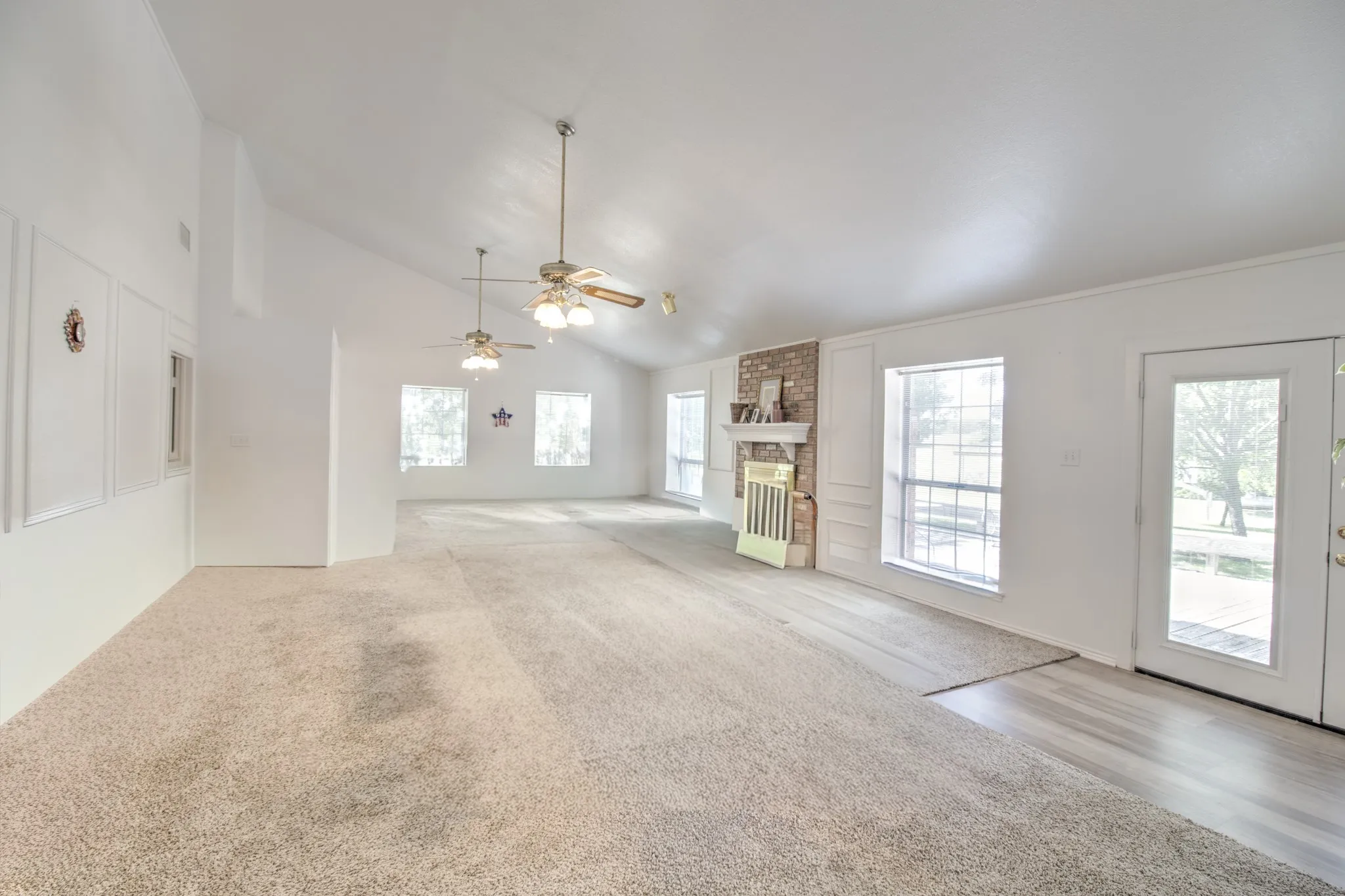 Single Family Residence For Sale in Denton County , 21921 Quail Run Road, Sanger, Texas 76266, 3 Bedroom, 2 Bathroom, 2 Garage spaces, 1,743 Sqft, built in 1986, mls#21300478, Real Estate Agent in Sanger, Homes For Sale in Denton county, Homes For Sale in Sanger, Realtor in Sanger Texas, Real Estate Brokerage Independent Realty Texas, Luminita Cordes Realtor