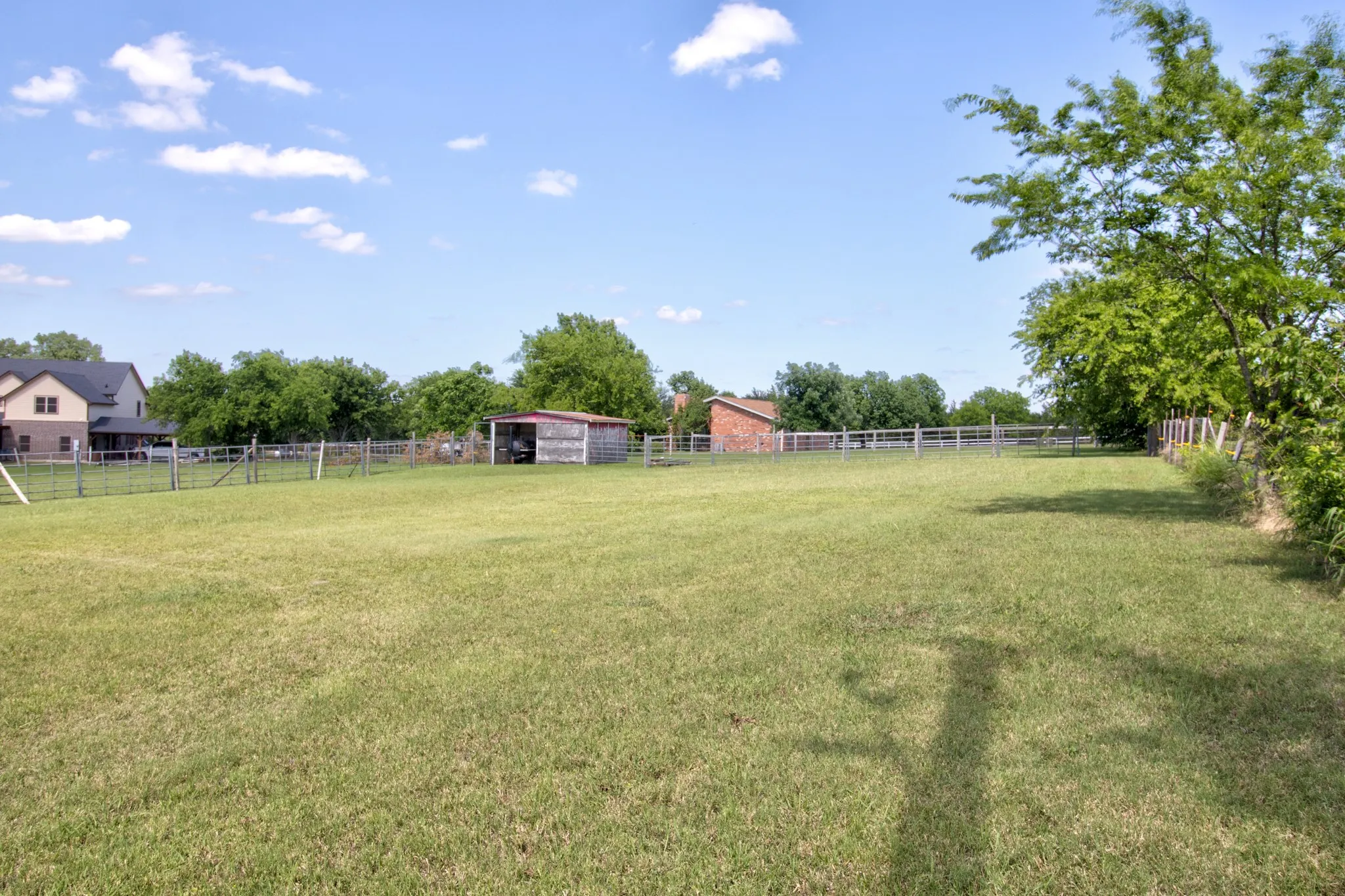 Single Family Residence For Sale in Denton County , 21921 Quail Run Road, Sanger, Texas 76266, 3 Bedroom, 2 Bathroom, 2 Garage spaces, 1,743 Sqft, built in 1986, mls#21300478, Real Estate Agent in Sanger, Homes For Sale in Denton county, Homes For Sale in Sanger, Realtor in Sanger Texas, Real Estate Brokerage Independent Realty Texas, Luminita Cordes Realtor