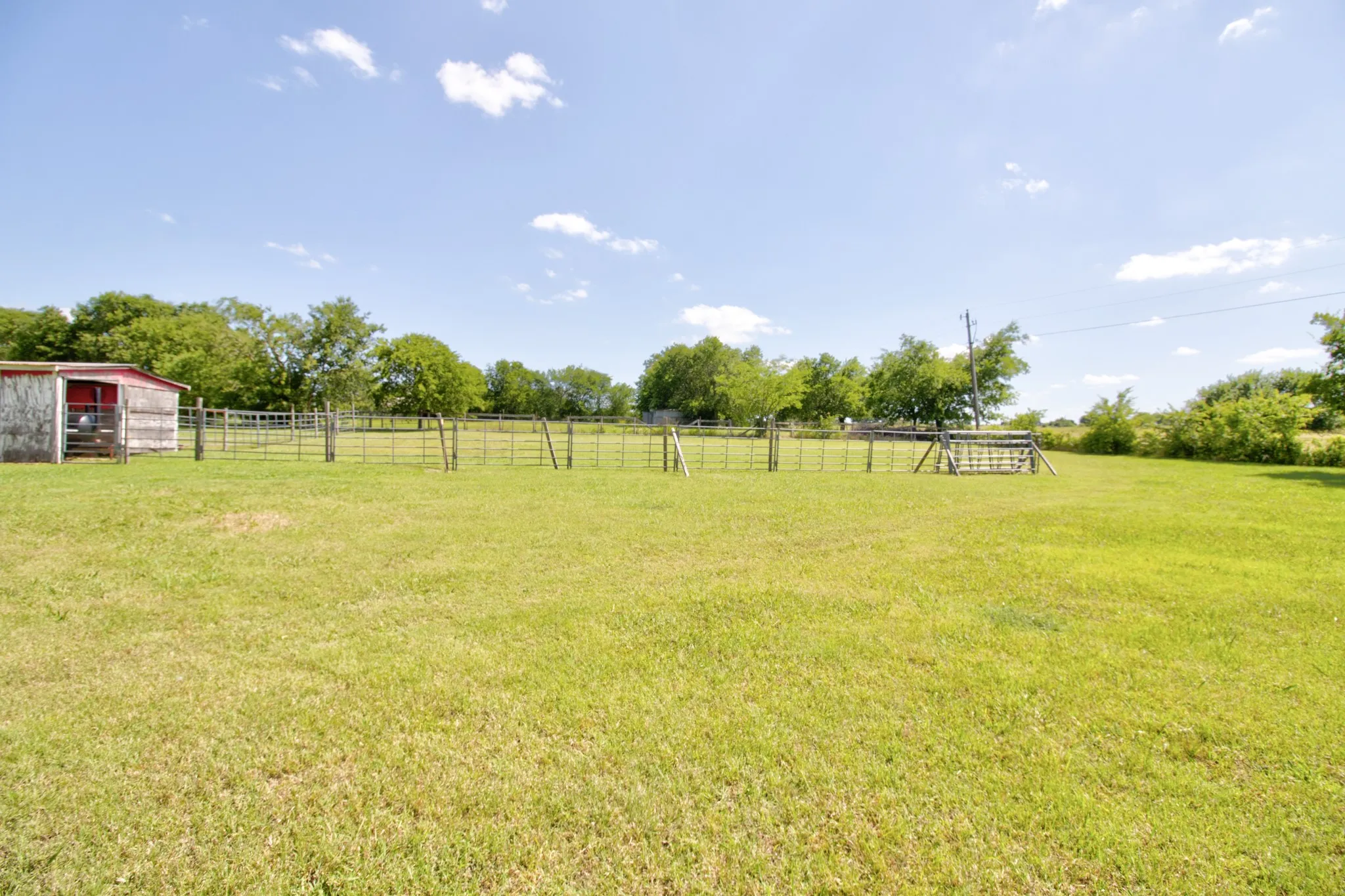 Single Family Residence For Sale in Denton County , 21921 Quail Run Road, Sanger, Texas 76266, 3 Bedroom, 2 Bathroom, 2 Garage spaces, 1,743 Sqft, built in 1986, mls#21300478, Real Estate Agent in Sanger, Homes For Sale in Denton county, Homes For Sale in Sanger, Realtor in Sanger Texas, Real Estate Brokerage Independent Realty Texas, Luminita Cordes Realtor