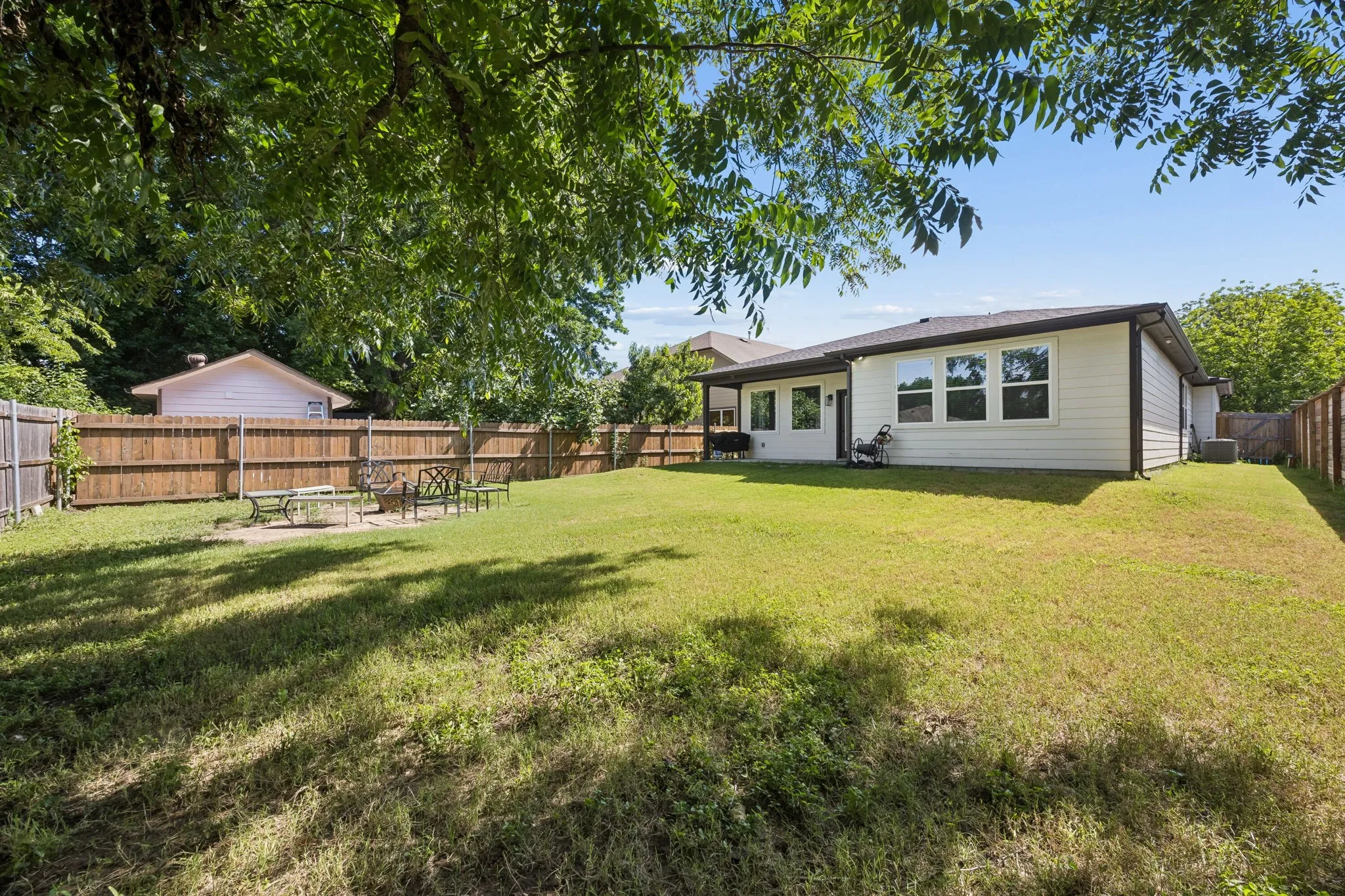 Single Family Residence For Sale in Dallas County , 3806 Vandervort Drive, Dallas, Texas 75216, 4 Bedroom, 3 Bathroom, 2 Garage spaces, 2,100 Sqft, built in 2024, mls#21299509, Real Estate Agent in Dallas, Homes For Sale in Dallas county, Homes For Sale in Dallas, Realtor in Dallas Texas, Real Estate Brokerage Independent Realty Texas, Luminita Cordes Realtor