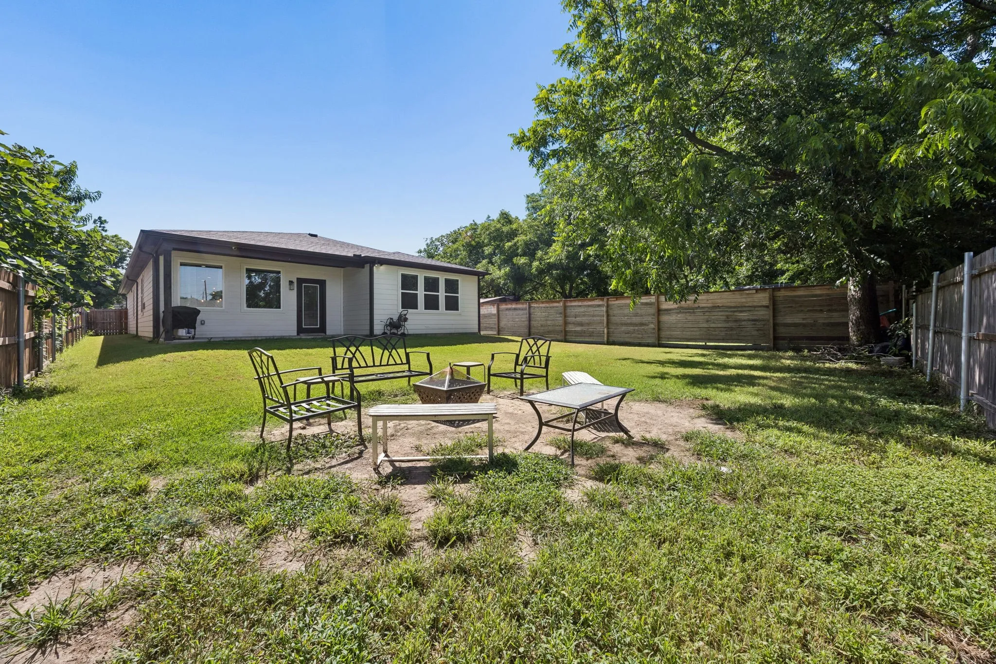 Single Family Residence For Sale in Dallas County , 3806 Vandervort Drive, Dallas, Texas 75216, 4 Bedroom, 3 Bathroom, 2 Garage spaces, 2,100 Sqft, built in 2024, mls#21299509, Real Estate Agent in Dallas, Homes For Sale in Dallas county, Homes For Sale in Dallas, Realtor in Dallas Texas, Real Estate Brokerage Independent Realty Texas, Luminita Cordes Realtor