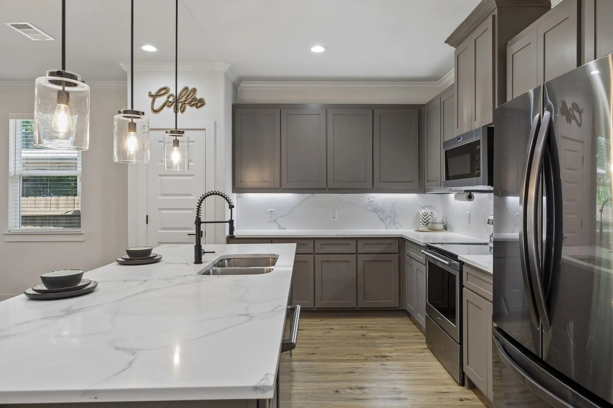 Single Family Residence For Sale in Dallas County , 3806 Vandervort Drive, Dallas, Texas 75216, 4 Bedroom, 3 Bathroom, 2 Garage spaces, 2,100 Sqft, built in 2024, mls#21299509, Real Estate Agent in Dallas, Homes For Sale in Dallas county, Homes For Sale in Dallas, Realtor in Dallas Texas, Real Estate Brokerage Independent Realty Texas, Luminita Cordes Realtor