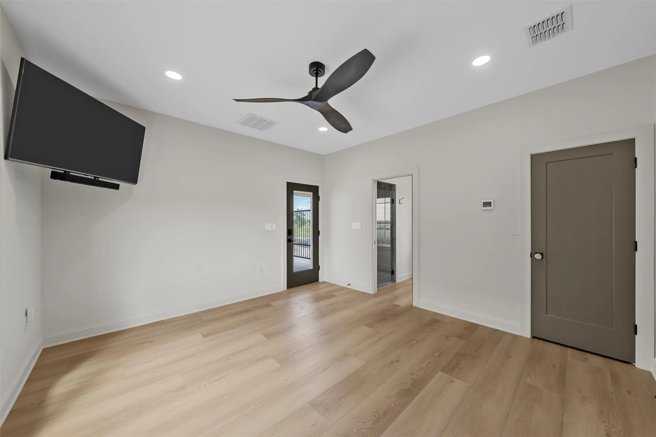 Single Family Residence For Sale in Mc Lennan County , 417 Willow Moon Ranch Road, Crawford, Texas 76638, 4 Bedroom, 4 Bathroom, 3 Garage spaces, 3,962 Sqft, built in 2023, mls#21299942, Real Estate Agent in Crawford, Homes For Sale in Mc Lennan county, Homes For Sale in Crawford, Realtor in Crawford Texas, Real Estate Brokerage Independent Realty Texas, Luminita Cordes Realtor