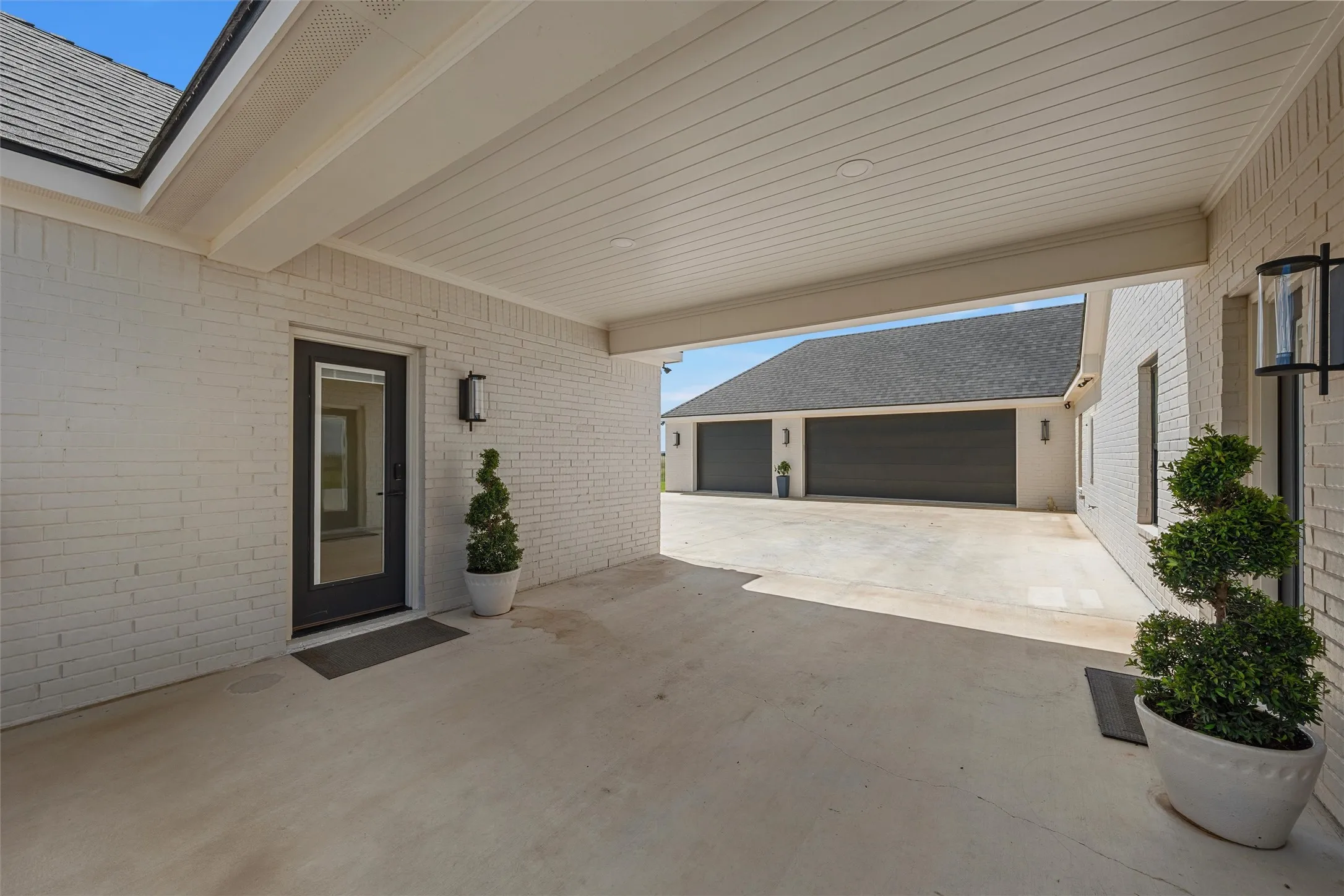 Single Family Residence For Sale in Mc Lennan County , 417 Willow Moon Ranch Road, Crawford, Texas 76638, 4 Bedroom, 4 Bathroom, 3 Garage spaces, 3,962 Sqft, built in 2023, mls#21299942, Real Estate Agent in Crawford, Homes For Sale in Mc Lennan county, Homes For Sale in Crawford, Realtor in Crawford Texas, Real Estate Brokerage Independent Realty Texas, Luminita Cordes Realtor