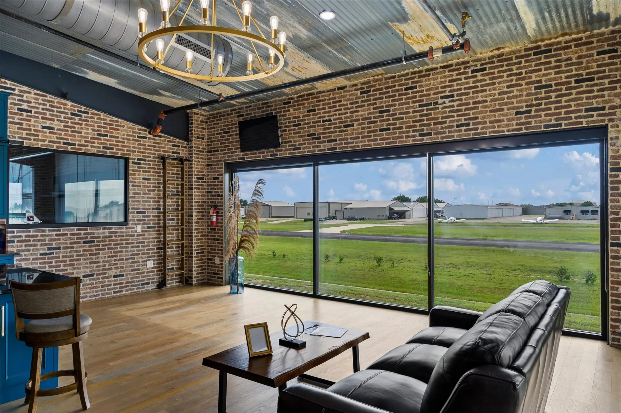 Existing hangar home at Aero Country.