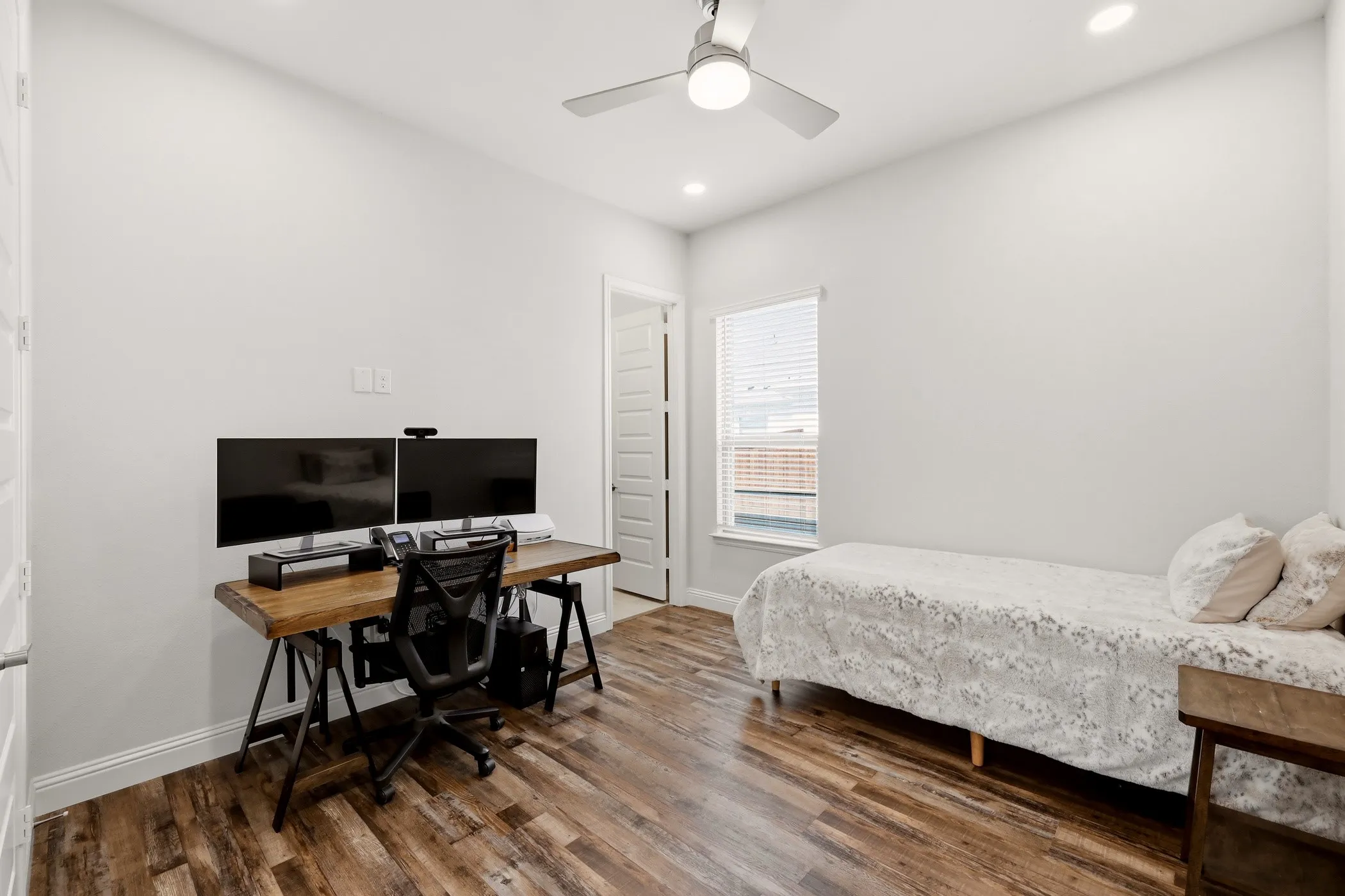 Downstairs guest bedrooom with ensuite.