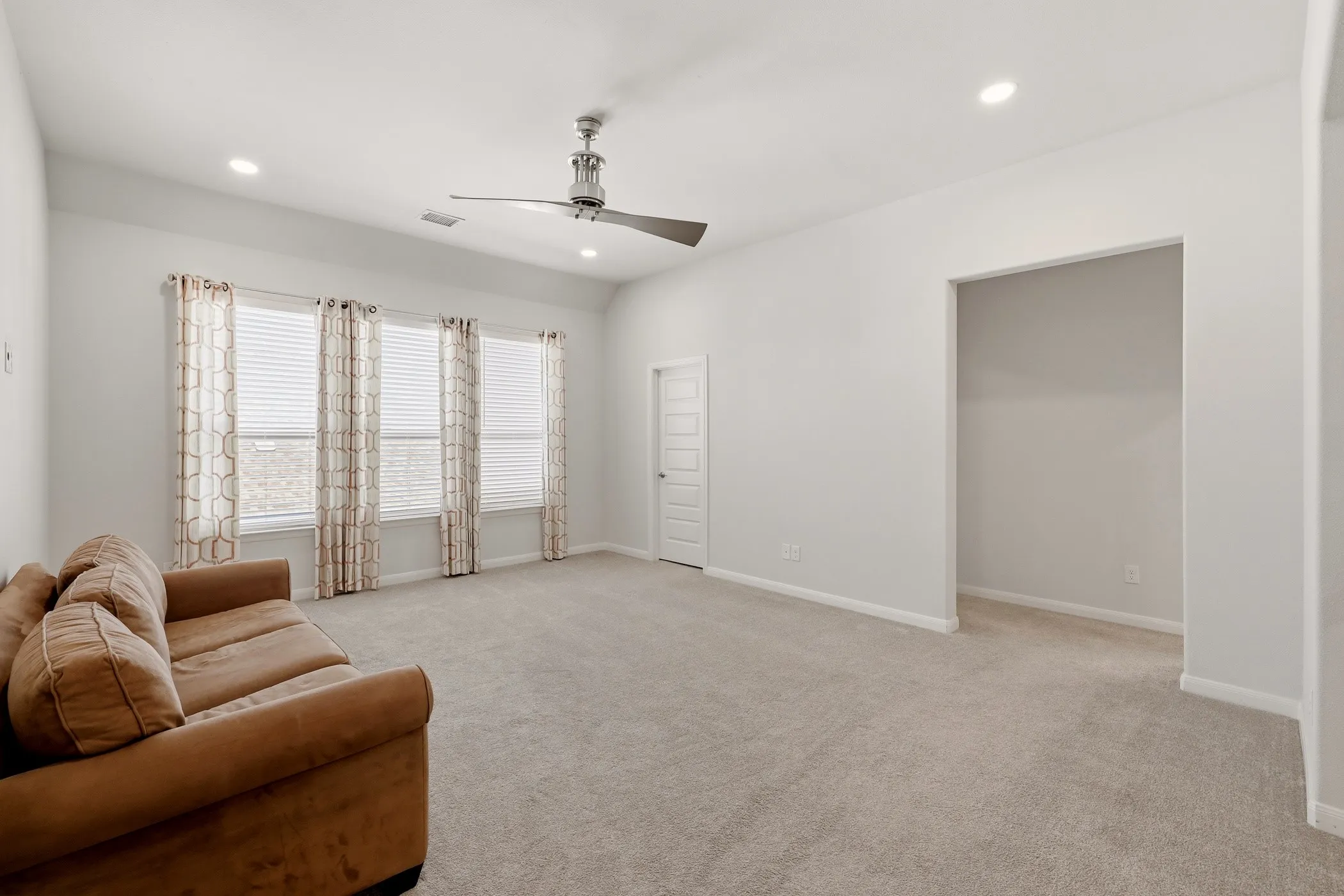 Large upstairs gameroom!