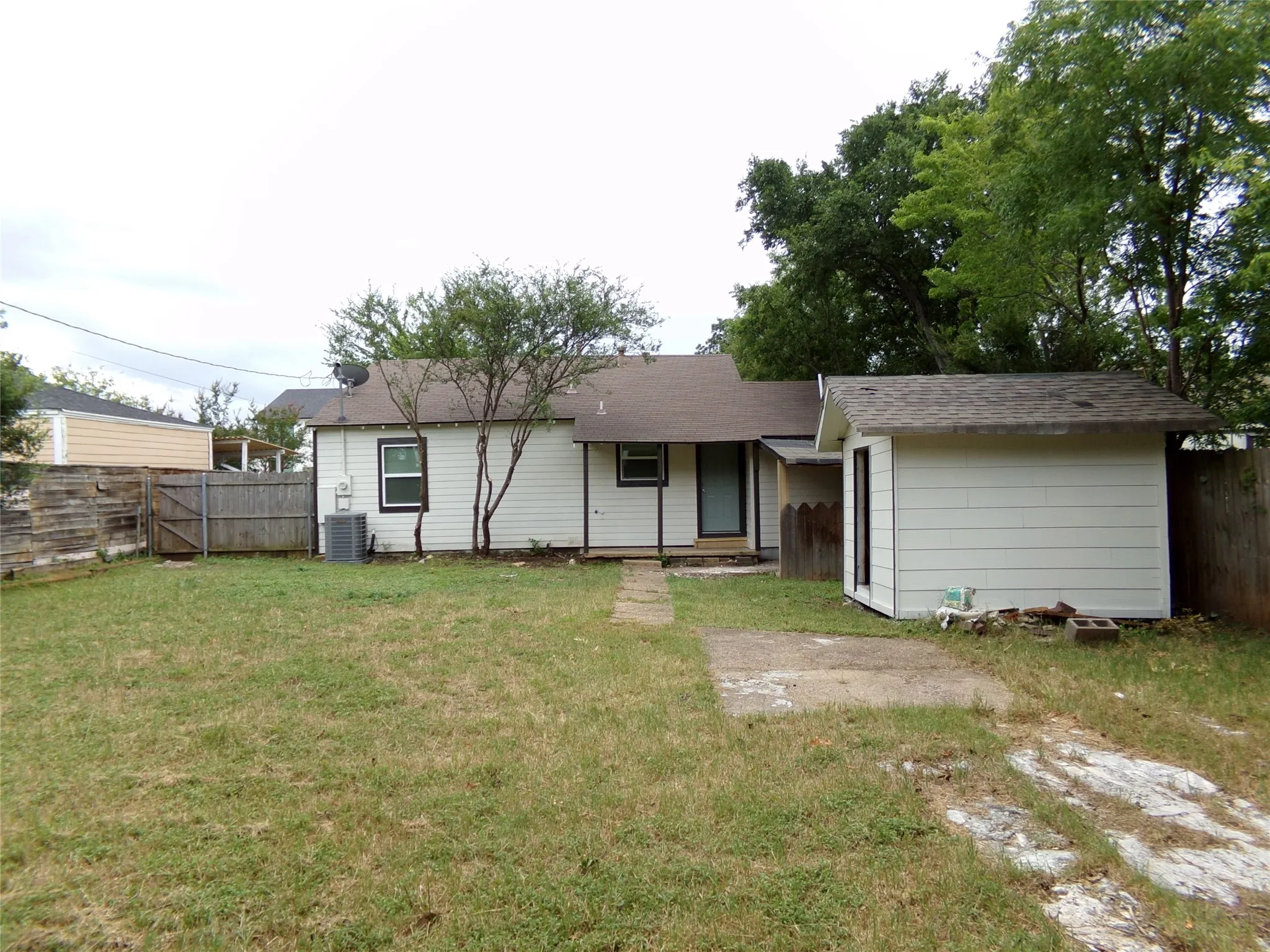 Single Family Residence For Rent in Dallas County , 4527 Stigall Drive, Dallas, Texas 75209, 3 Bedrooms, 2 Bathrooms, Garage spaces, 1,073 Sqft, built in 1945, Price $2,195, mls#21300789, Real Estate Agent in Dallas, Homes For Rent in Dallas county, Homes For Rent in Dallas, Realtor in Dallas Texas, Real Estate Brokerage Independent Realty Texas, Luminita Cordes Realtor