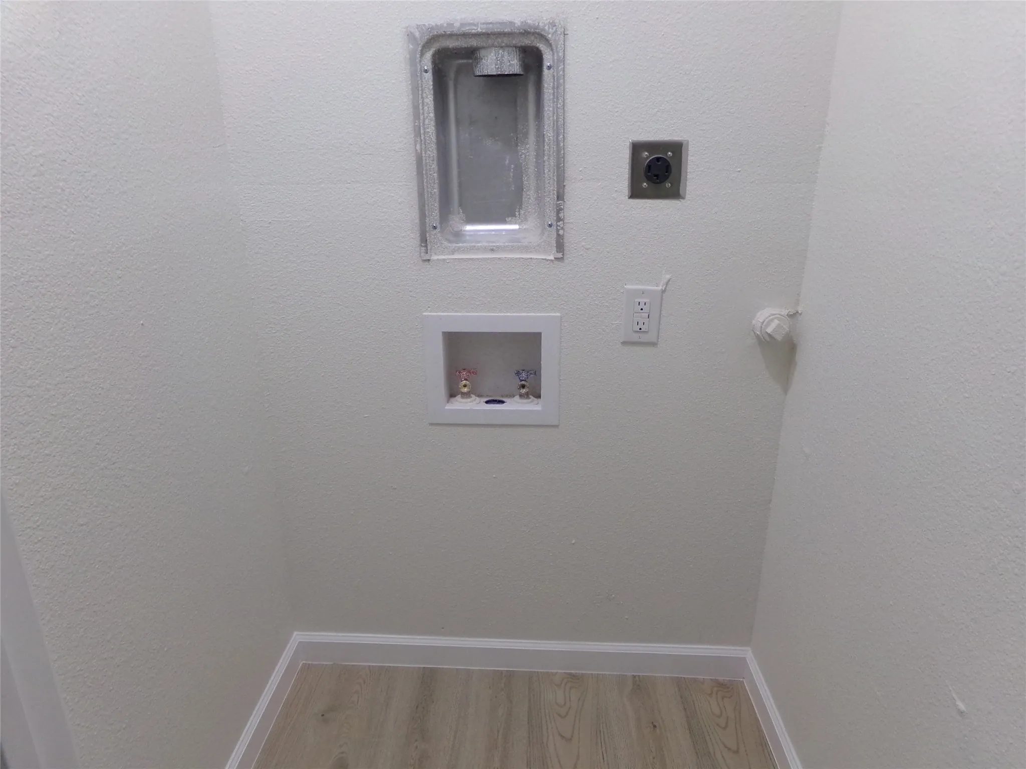 Single Family Residence For Rent in Dallas County , 4527 Stigall Drive, Dallas, Texas 75209, 3 Bedrooms, 2 Bathrooms, Garage spaces, 1,073 Sqft, built in 1945, Price $2,195, mls#21300789, Real Estate Agent in Dallas, Homes For Rent in Dallas county, Homes For Rent in Dallas, Realtor in Dallas Texas, Real Estate Brokerage Independent Realty Texas, Luminita Cordes Realtor