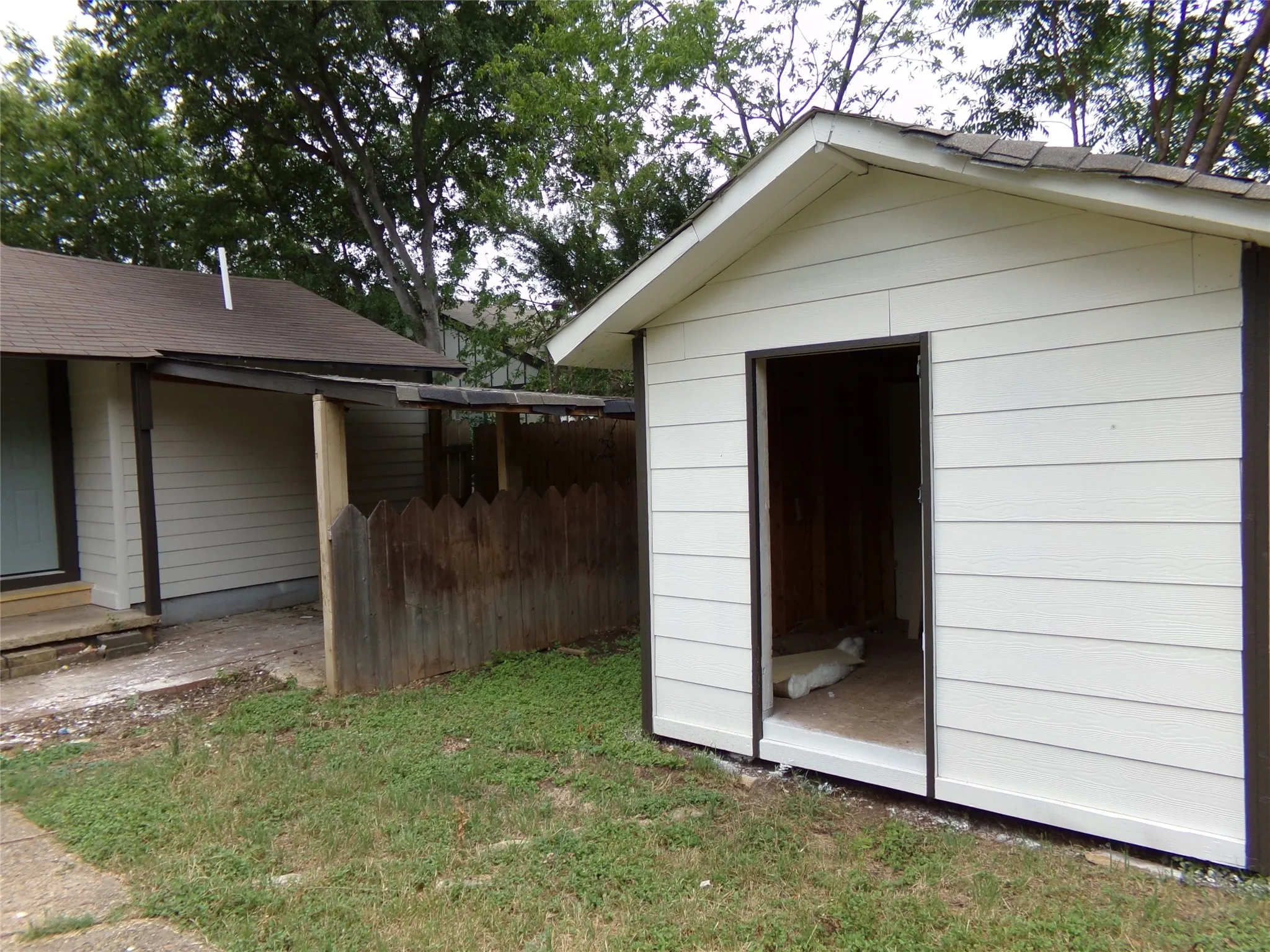 Single Family Residence For Rent in Dallas County , 4527 Stigall Drive, Dallas, Texas 75209, 3 Bedrooms, 2 Bathrooms, Garage spaces, 1,073 Sqft, built in 1945, Price $2,195, mls#21300789, Real Estate Agent in Dallas, Homes For Rent in Dallas county, Homes For Rent in Dallas, Realtor in Dallas Texas, Real Estate Brokerage Independent Realty Texas, Luminita Cordes Realtor