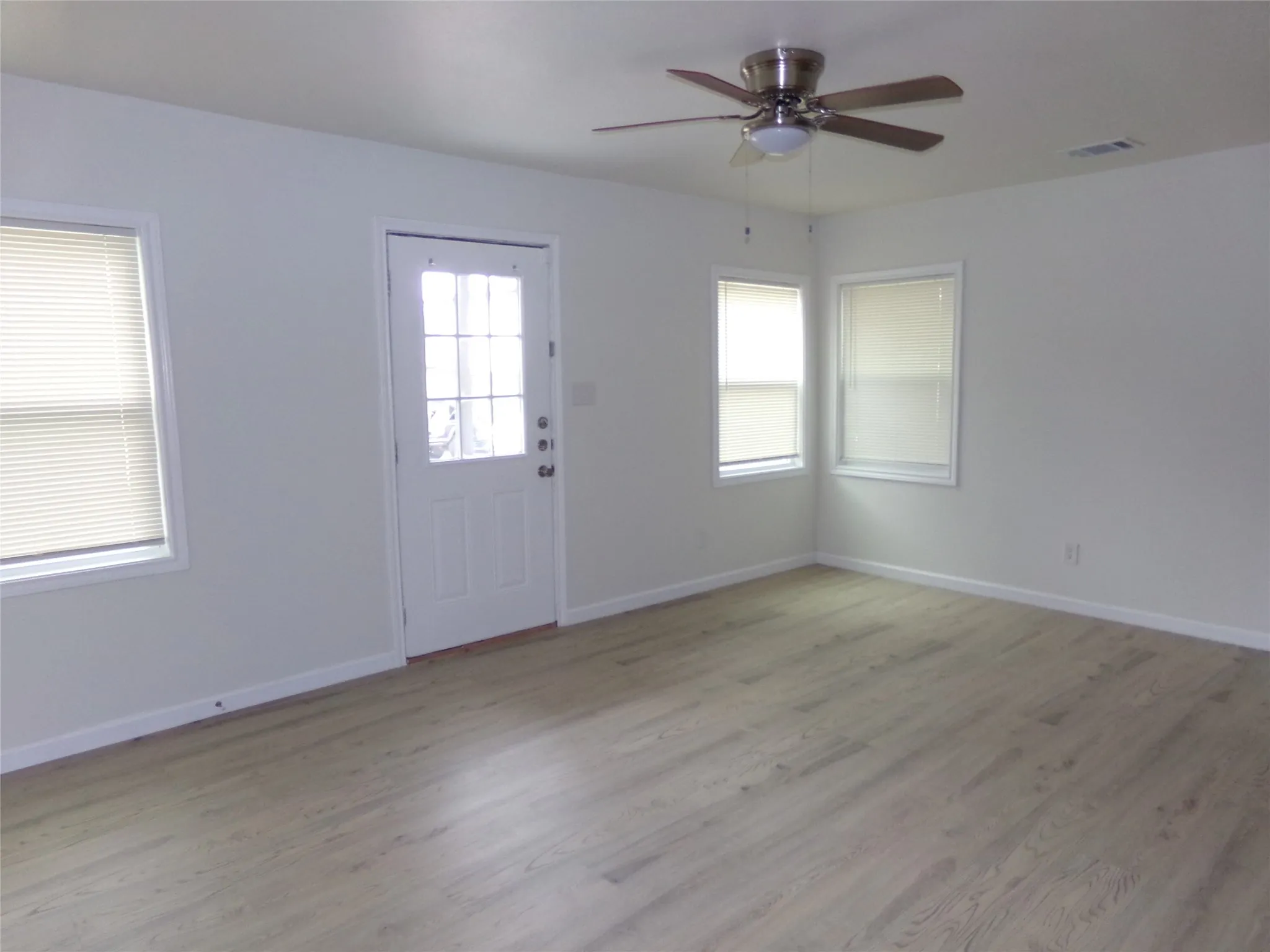 Single Family Residence For Rent in Dallas County , 4527 Stigall Drive, Dallas, Texas 75209, 3 Bedrooms, 2 Bathrooms, Garage spaces, 1,073 Sqft, built in 1945, Price $2,195, mls#21300789, Real Estate Agent in Dallas, Homes For Rent in Dallas county, Homes For Rent in Dallas, Realtor in Dallas Texas, Real Estate Brokerage Independent Realty Texas, Luminita Cordes Realtor
