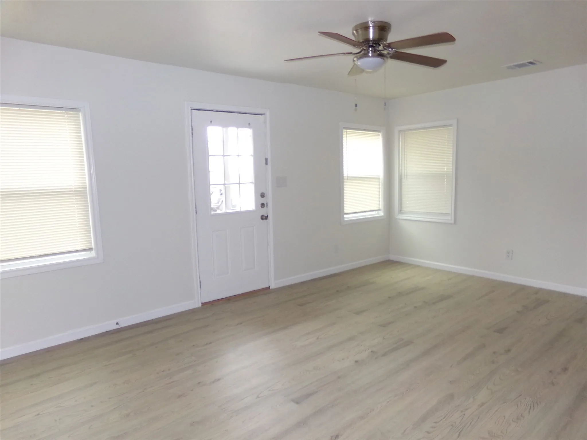 Single Family Residence For Rent in Dallas County , 4527 Stigall Drive, Dallas, Texas 75209, 3 Bedrooms, 2 Bathrooms, Garage spaces, 1,073 Sqft, built in 1945, Price $2,195, mls#21300789, Real Estate Agent in Dallas, Homes For Rent in Dallas county, Homes For Rent in Dallas, Realtor in Dallas Texas, Real Estate Brokerage Independent Realty Texas, Luminita Cordes Realtor