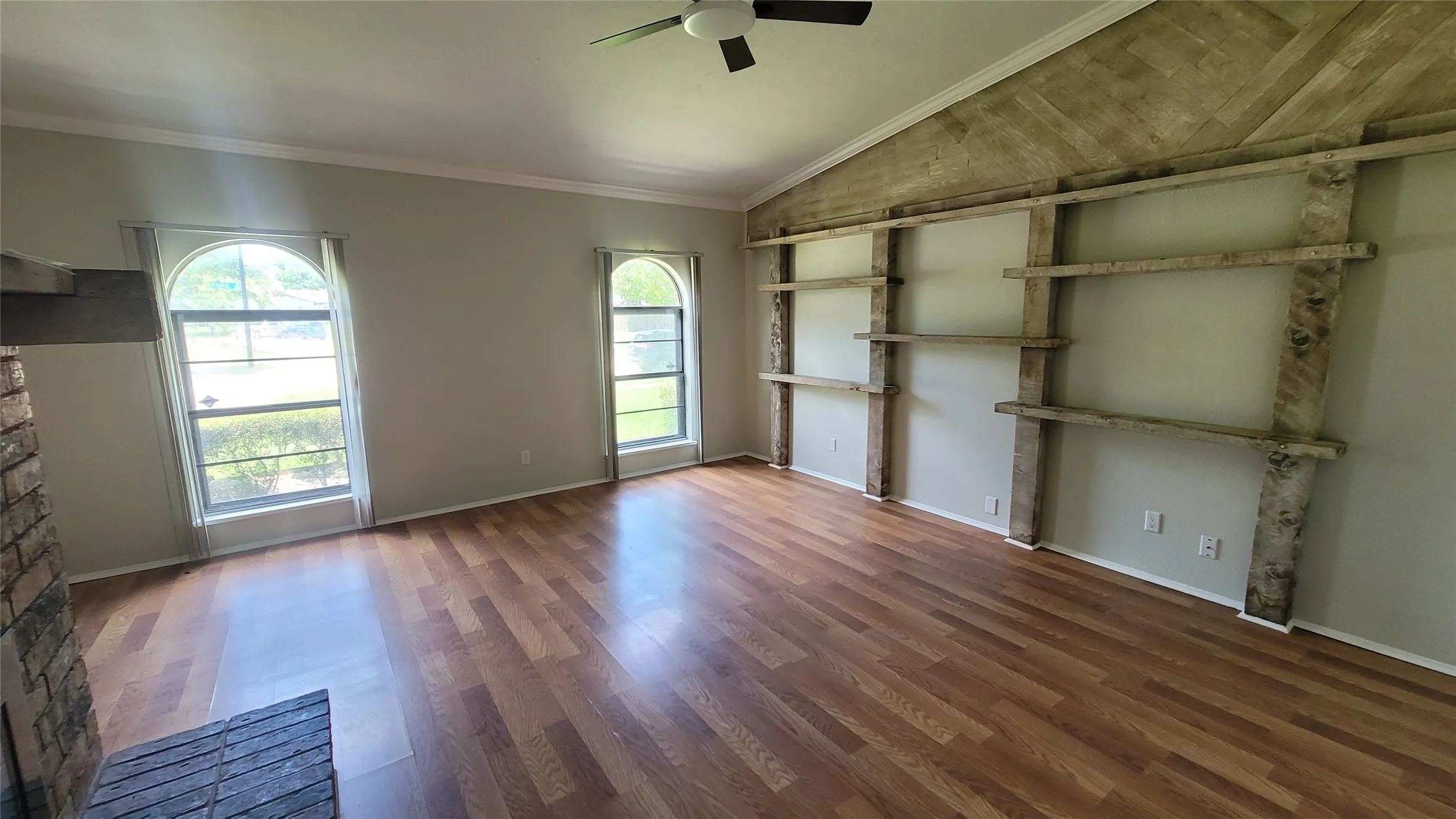 Single Family Residence For Sale in Dallas County , 1334 Paris Drive, Garland, Texas 75040, 4 Bedroom, 2 Bathroom, 2 Garage spaces, 2,102 Sqft, built in 1977, mls#21300793, Real Estate Agent in Garland, Homes For Sale in Dallas county, Homes For Sale in Garland, Realtor in Garland Texas, Real Estate Brokerage Independent Realty Texas, Luminita Cordes Realtor