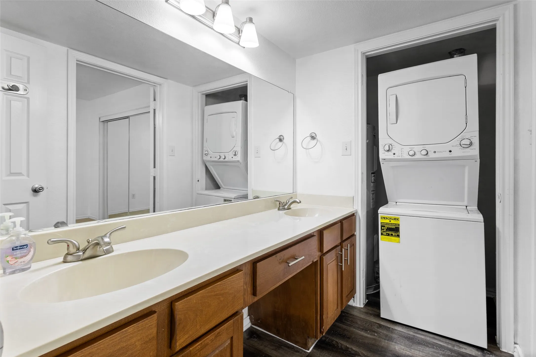 Condominium For Sale in Dallas County , 9831 Walnut Street 113, Dallas, Texas 75243, 1 Bedroom, 1 Bathroom, Garage spaces, 662 Sqft, built in 1983, Price $65,000, mls#21293385, Real Estate Agent in Dallas, Homes For Sale in Dallas county, Homes For Sale in Dallas, Realtor in Dallas Texas, Real Estate Brokerage Independent Realty Texas, Luminita Cordes Realtor