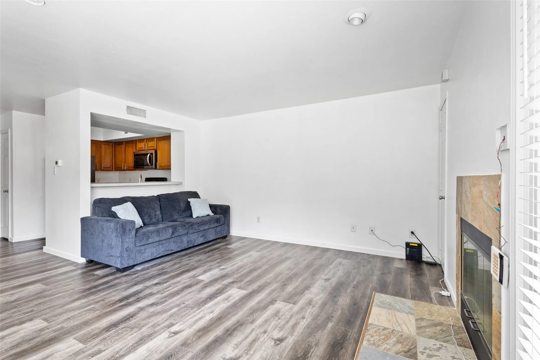 Condominium For Sale in Dallas County , 9831 Walnut Street 113, Dallas, Texas 75243, 1 Bedroom, 1 Bathroom, Garage spaces, 662 Sqft, built in 1983, Price $65,000, mls#21293385, Real Estate Agent in Dallas, Homes For Sale in Dallas county, Homes For Sale in Dallas, Realtor in Dallas Texas, Real Estate Brokerage Independent Realty Texas, Luminita Cordes Realtor
