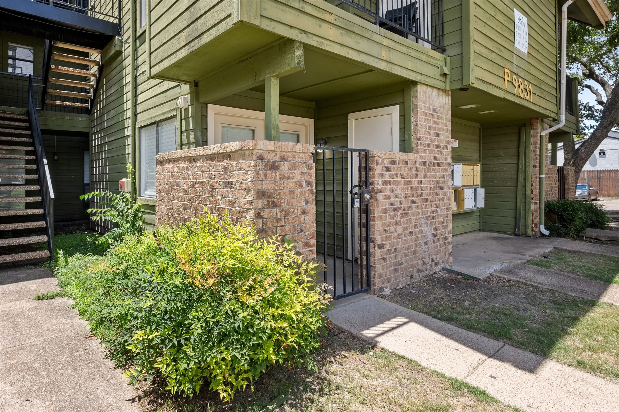 Condominium For Sale in Dallas County , 9831 Walnut Street 113, Dallas, Texas 75243, 1 Bedroom, 1 Bathroom, Garage spaces, 662 Sqft, built in 1983, Price $65,000, mls#21293385, Real Estate Agent in Dallas, Homes For Sale in Dallas county, Homes For Sale in Dallas, Realtor in Dallas Texas, Real Estate Brokerage Independent Realty Texas, Luminita Cordes Realtor