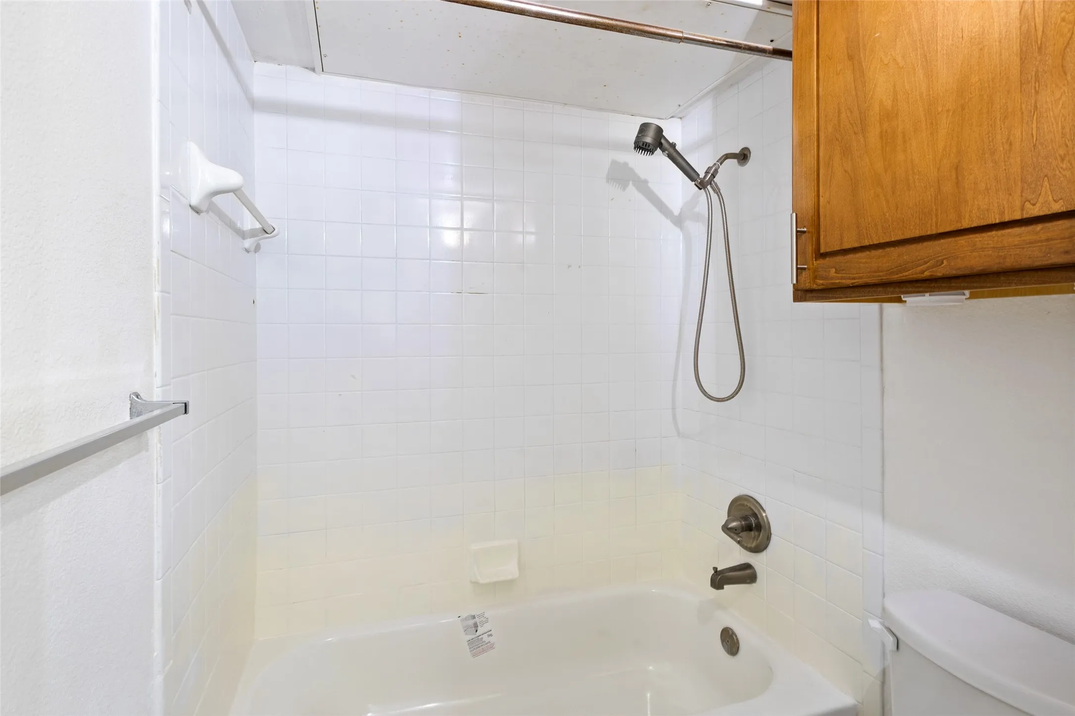 Condominium For Sale in Dallas County , 9831 Walnut Street 113, Dallas, Texas 75243, 1 Bedroom, 1 Bathroom, Garage spaces, 662 Sqft, built in 1983, Price $65,000, mls#21293385, Real Estate Agent in Dallas, Homes For Sale in Dallas county, Homes For Sale in Dallas, Realtor in Dallas Texas, Real Estate Brokerage Independent Realty Texas, Luminita Cordes Realtor