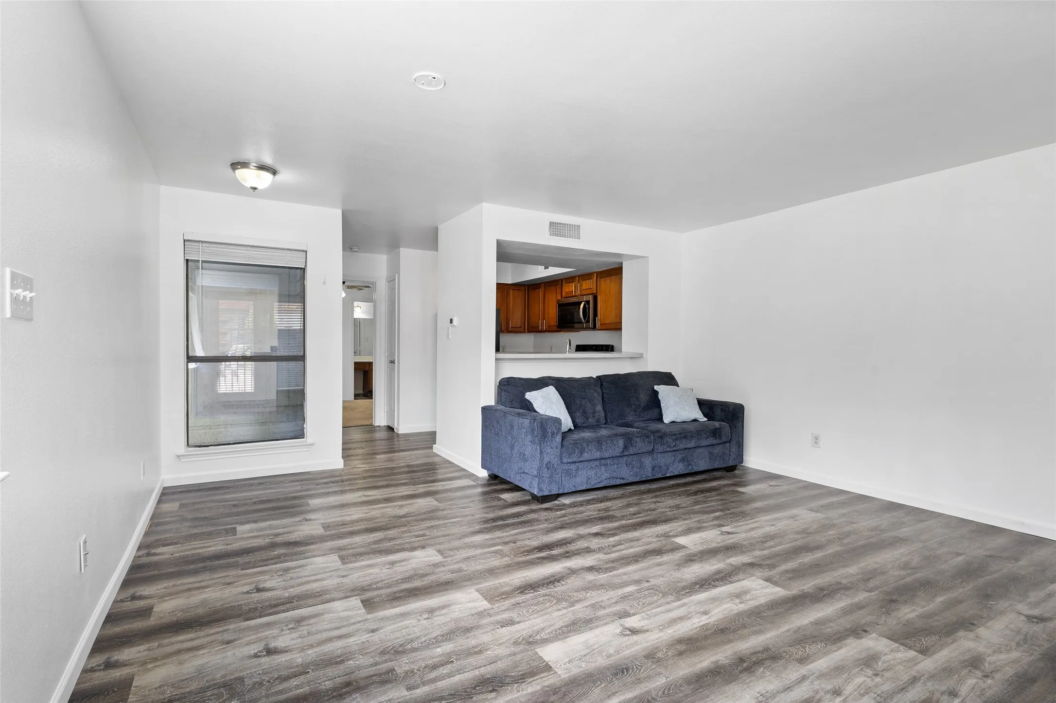Condominium For Sale in Dallas County , 9831 Walnut Street 113, Dallas, Texas 75243, 1 Bedroom, 1 Bathroom, Garage spaces, 662 Sqft, built in 1983, Price $65,000, mls#21293385, Real Estate Agent in Dallas, Homes For Sale in Dallas county, Homes For Sale in Dallas, Realtor in Dallas Texas, Real Estate Brokerage Independent Realty Texas, Luminita Cordes Realtor