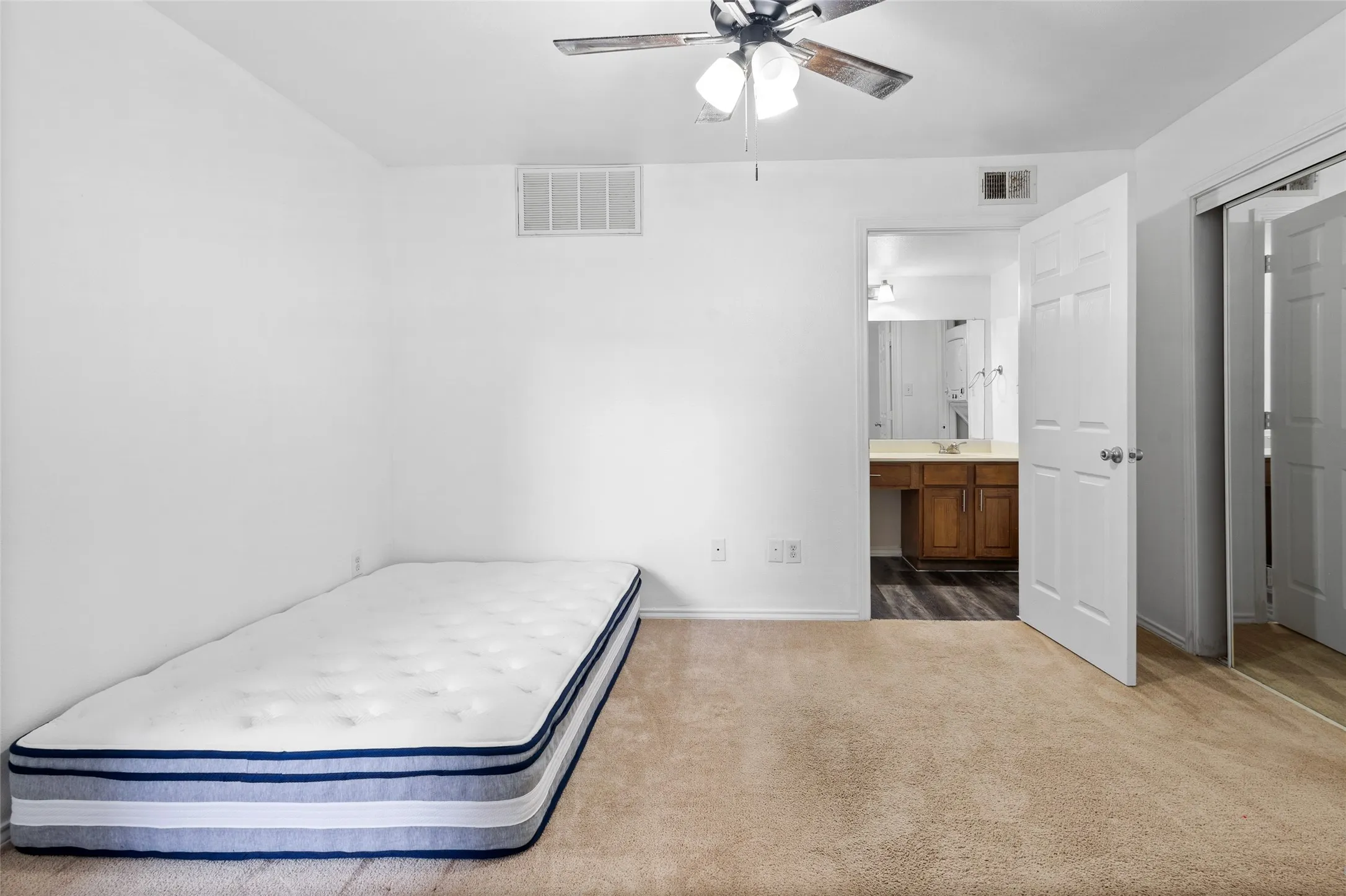 Condominium For Sale in Dallas County , 9831 Walnut Street 113, Dallas, Texas 75243, 1 Bedroom, 1 Bathroom, Garage spaces, 662 Sqft, built in 1983, Price $65,000, mls#21293385, Real Estate Agent in Dallas, Homes For Sale in Dallas county, Homes For Sale in Dallas, Realtor in Dallas Texas, Real Estate Brokerage Independent Realty Texas, Luminita Cordes Realtor