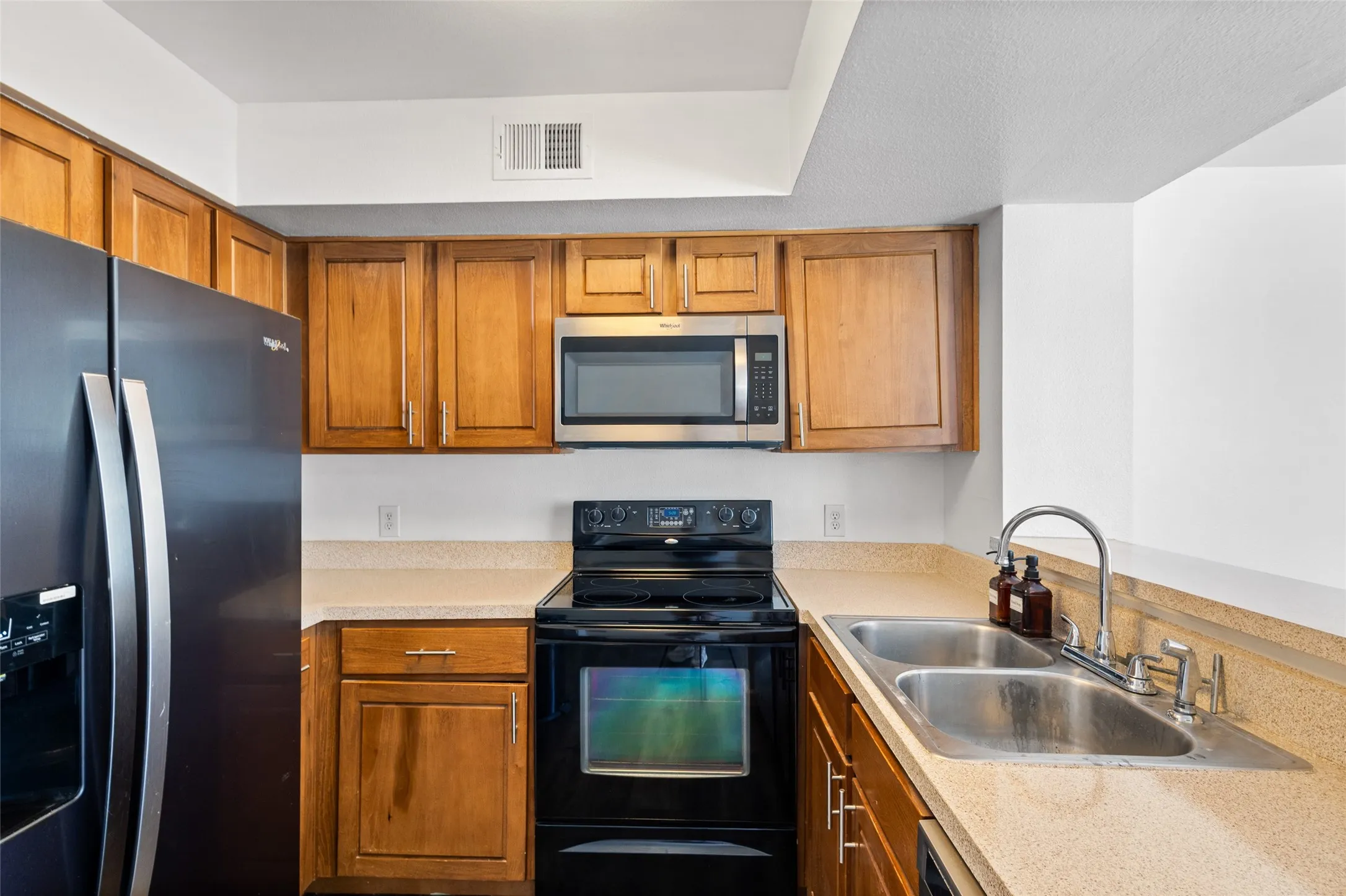 Condominium For Sale in Dallas County , 9831 Walnut Street 113, Dallas, Texas 75243, 1 Bedroom, 1 Bathroom, Garage spaces, 662 Sqft, built in 1983, Price $65,000, mls#21293385, Real Estate Agent in Dallas, Homes For Sale in Dallas county, Homes For Sale in Dallas, Realtor in Dallas Texas, Real Estate Brokerage Independent Realty Texas, Luminita Cordes Realtor