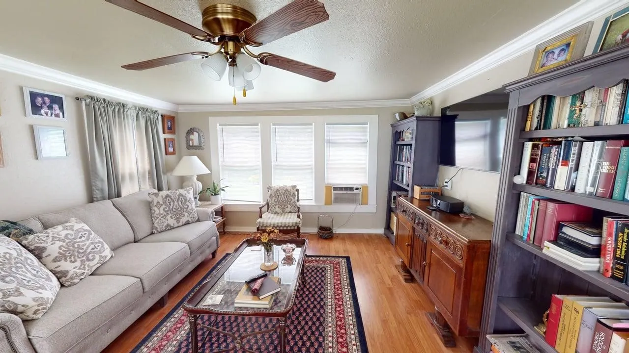 Single Family Residence For Sale in Mc Culloch County , 1701 S High, Brady, Texas 76825, 2 Bedrooms, 2 Bathrooms, 1 Garage spaces, 1,173 Sqft, built in 1965, Price $149,000, mls#21300734, Real Estate Agent in Brady, Homes For Sale in Mc Culloch county, Homes For Sale in Brady, Realtor in Brady Texas, Real Estate Brokerage Independent Realty Texas, Luminita Cordes Realtor