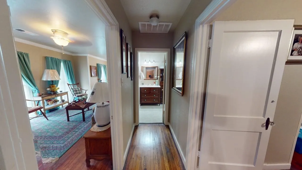 Single Family Residence For Sale in Mc Culloch County , 1701 S High, Brady, Texas 76825, 2 Bedrooms, 2 Bathrooms, 1 Garage spaces, 1,173 Sqft, built in 1965, Price $149,000, mls#21300734, Real Estate Agent in Brady, Homes For Sale in Mc Culloch county, Homes For Sale in Brady, Realtor in Brady Texas, Real Estate Brokerage Independent Realty Texas, Luminita Cordes Realtor