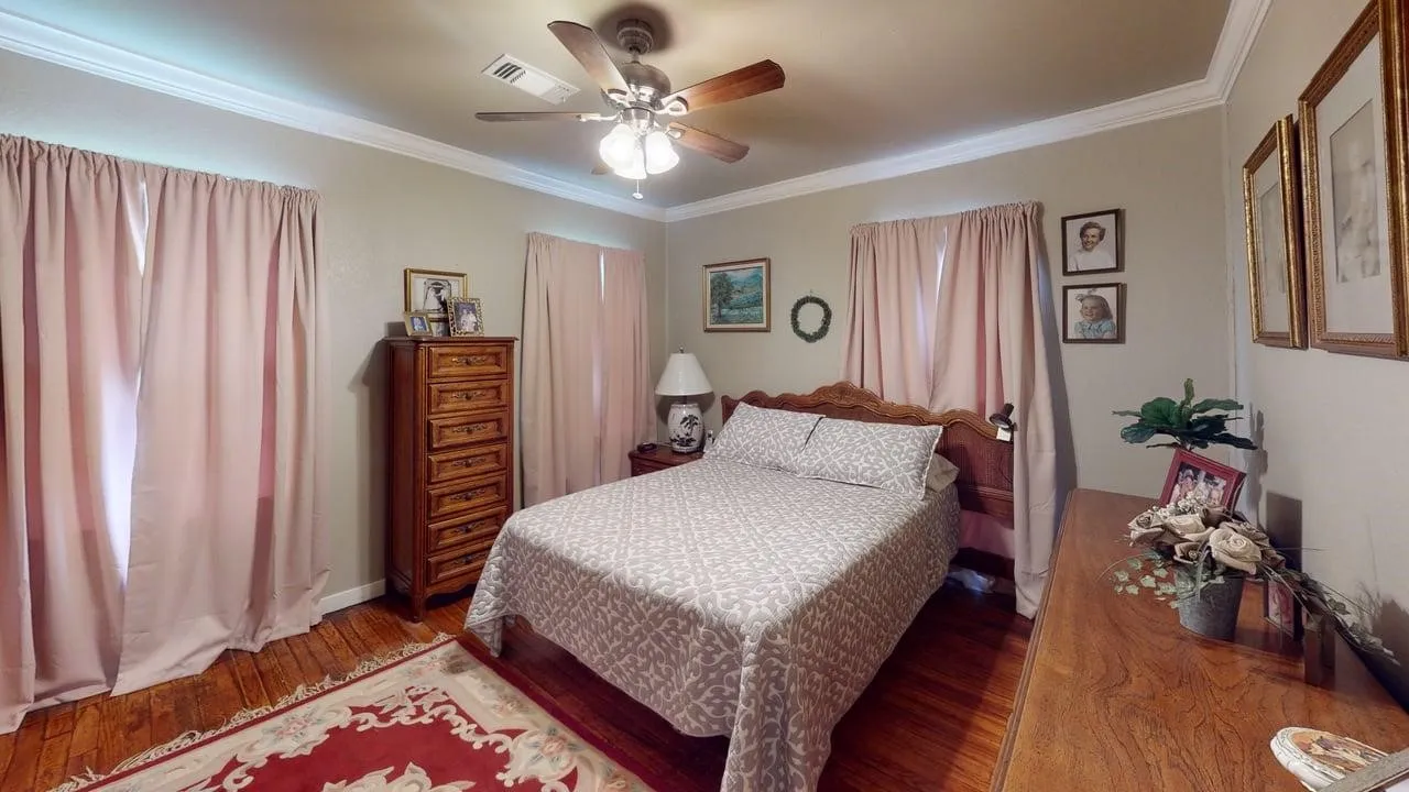 Single Family Residence For Sale in Mc Culloch County , 1701 S High, Brady, Texas 76825, 2 Bedrooms, 2 Bathrooms, 1 Garage spaces, 1,173 Sqft, built in 1965, Price $149,000, mls#21300734, Real Estate Agent in Brady, Homes For Sale in Mc Culloch county, Homes For Sale in Brady, Realtor in Brady Texas, Real Estate Brokerage Independent Realty Texas, Luminita Cordes Realtor
