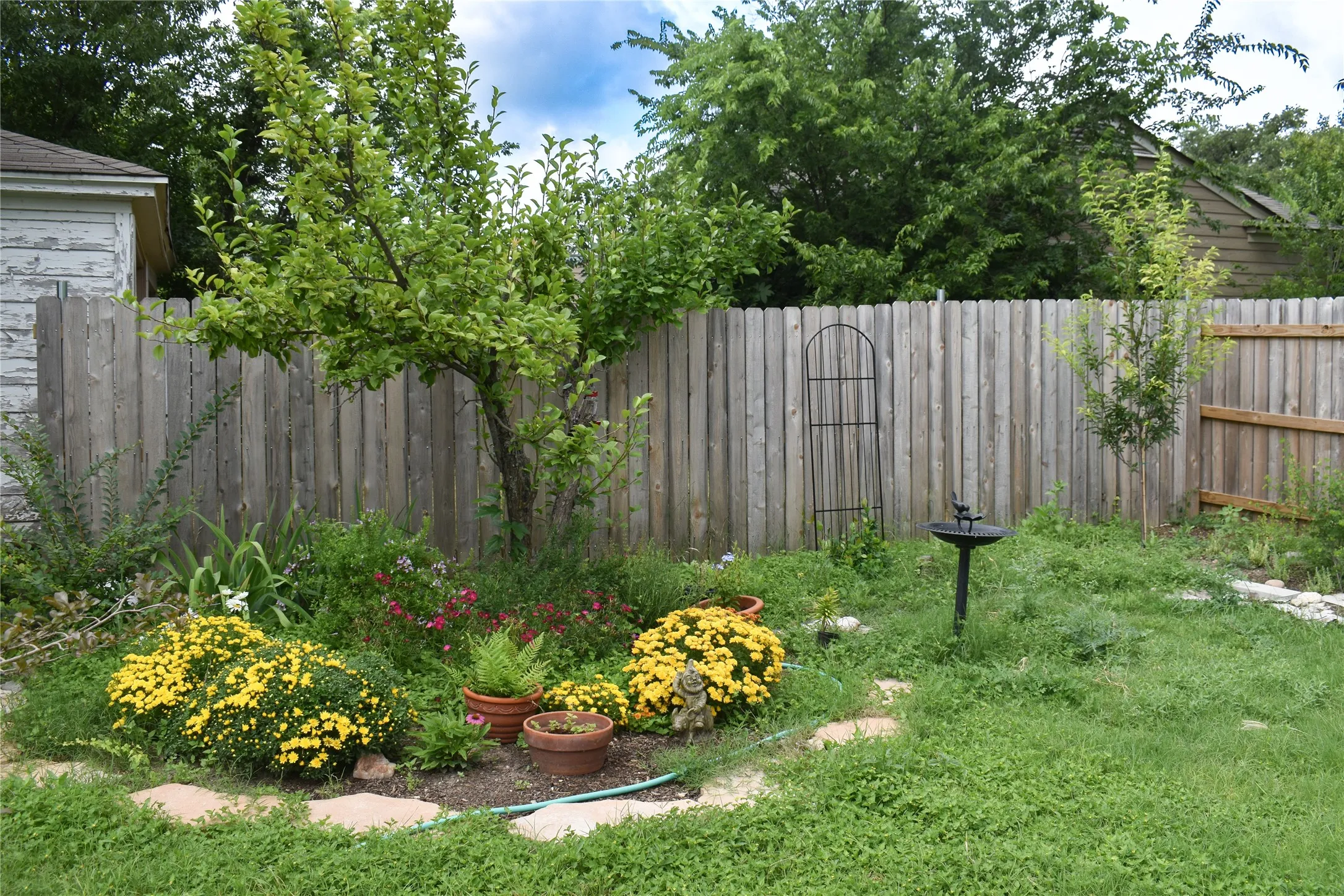Single Family Residence For Sale in Mc Culloch County , 1701 S High, Brady, Texas 76825, 2 Bedrooms, 2 Bathrooms, 1 Garage spaces, 1,173 Sqft, built in 1965, Price $149,000, mls#21300734, Real Estate Agent in Brady, Homes For Sale in Mc Culloch county, Homes For Sale in Brady, Realtor in Brady Texas, Real Estate Brokerage Independent Realty Texas, Luminita Cordes Realtor