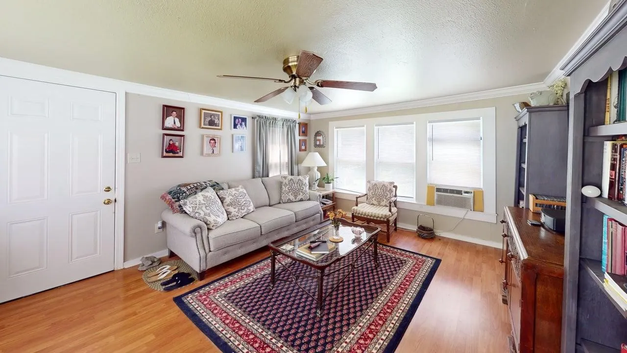 Single Family Residence For Sale in Mc Culloch County , 1701 S High, Brady, Texas 76825, 2 Bedrooms, 2 Bathrooms, 1 Garage spaces, 1,173 Sqft, built in 1965, Price $149,000, mls#21300734, Real Estate Agent in Brady, Homes For Sale in Mc Culloch county, Homes For Sale in Brady, Realtor in Brady Texas, Real Estate Brokerage Independent Realty Texas, Luminita Cordes Realtor
