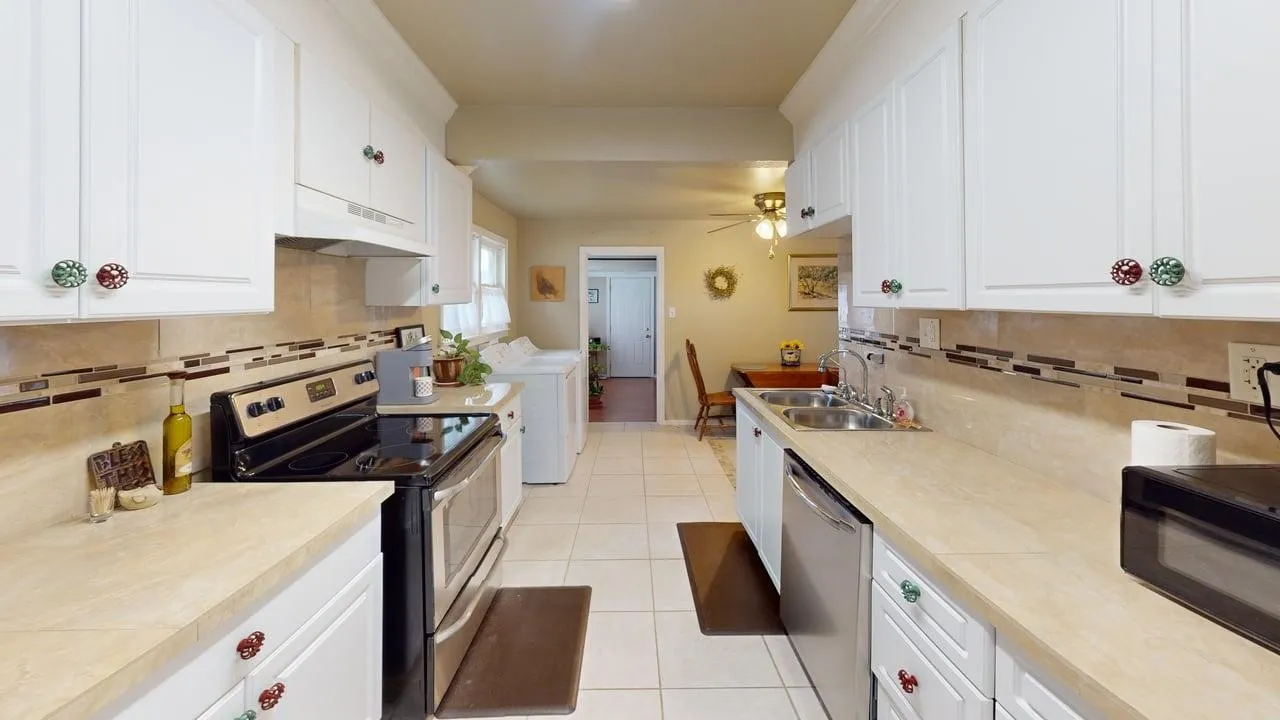Single Family Residence For Sale in Mc Culloch County , 1701 S High, Brady, Texas 76825, 2 Bedrooms, 2 Bathrooms, 1 Garage spaces, 1,173 Sqft, built in 1965, Price $149,000, mls#21300734, Real Estate Agent in Brady, Homes For Sale in Mc Culloch county, Homes For Sale in Brady, Realtor in Brady Texas, Real Estate Brokerage Independent Realty Texas, Luminita Cordes Realtor
