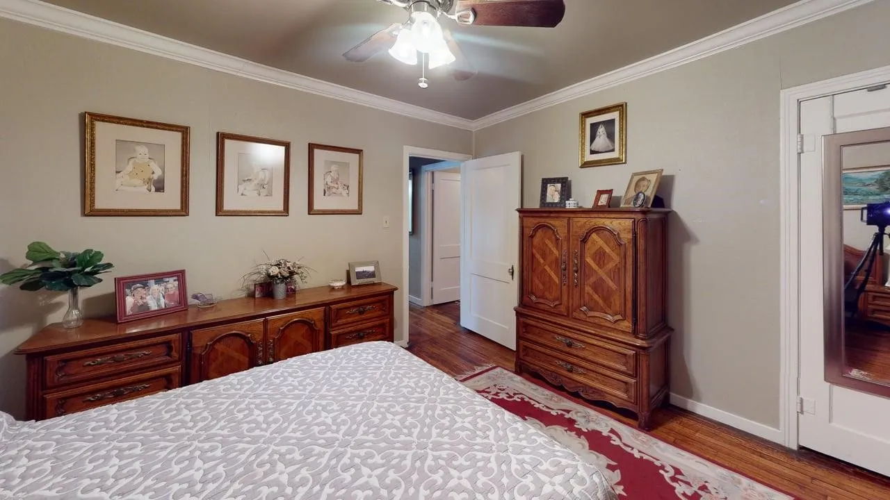 Single Family Residence For Sale in Mc Culloch County , 1701 S High, Brady, Texas 76825, 2 Bedrooms, 2 Bathrooms, 1 Garage spaces, 1,173 Sqft, built in 1965, Price $149,000, mls#21300734, Real Estate Agent in Brady, Homes For Sale in Mc Culloch county, Homes For Sale in Brady, Realtor in Brady Texas, Real Estate Brokerage Independent Realty Texas, Luminita Cordes Realtor