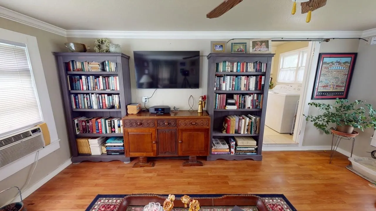 Single Family Residence For Sale in Mc Culloch County , 1701 S High, Brady, Texas 76825, 2 Bedrooms, 2 Bathrooms, 1 Garage spaces, 1,173 Sqft, built in 1965, Price $149,000, mls#21300734, Real Estate Agent in Brady, Homes For Sale in Mc Culloch county, Homes For Sale in Brady, Realtor in Brady Texas, Real Estate Brokerage Independent Realty Texas, Luminita Cordes Realtor