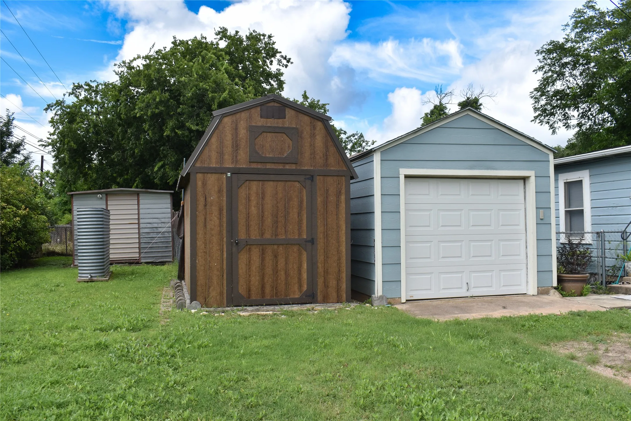 Single Family Residence For Sale in Mc Culloch County , 1701 S High, Brady, Texas 76825, 2 Bedrooms, 2 Bathrooms, 1 Garage spaces, 1,173 Sqft, built in 1965, Price $149,000, mls#21300734, Real Estate Agent in Brady, Homes For Sale in Mc Culloch county, Homes For Sale in Brady, Realtor in Brady Texas, Real Estate Brokerage Independent Realty Texas, Luminita Cordes Realtor