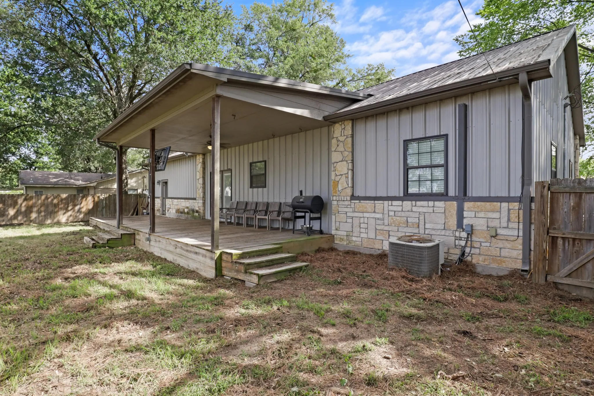 Single Family Residence For Sale in Rains County , 131 Katy, Emory, Texas 75440, 3 Bedroom, 3 Bathroom, 1 Garage spaces, 1,560 Sqft, built in 2011, mls#21300410, Real Estate Agent in Emory, Homes For Sale in Rains county, Homes For Sale in Emory, Realtor in Emory Texas, Real Estate Brokerage Independent Realty Texas, Luminita Cordes Realtor
