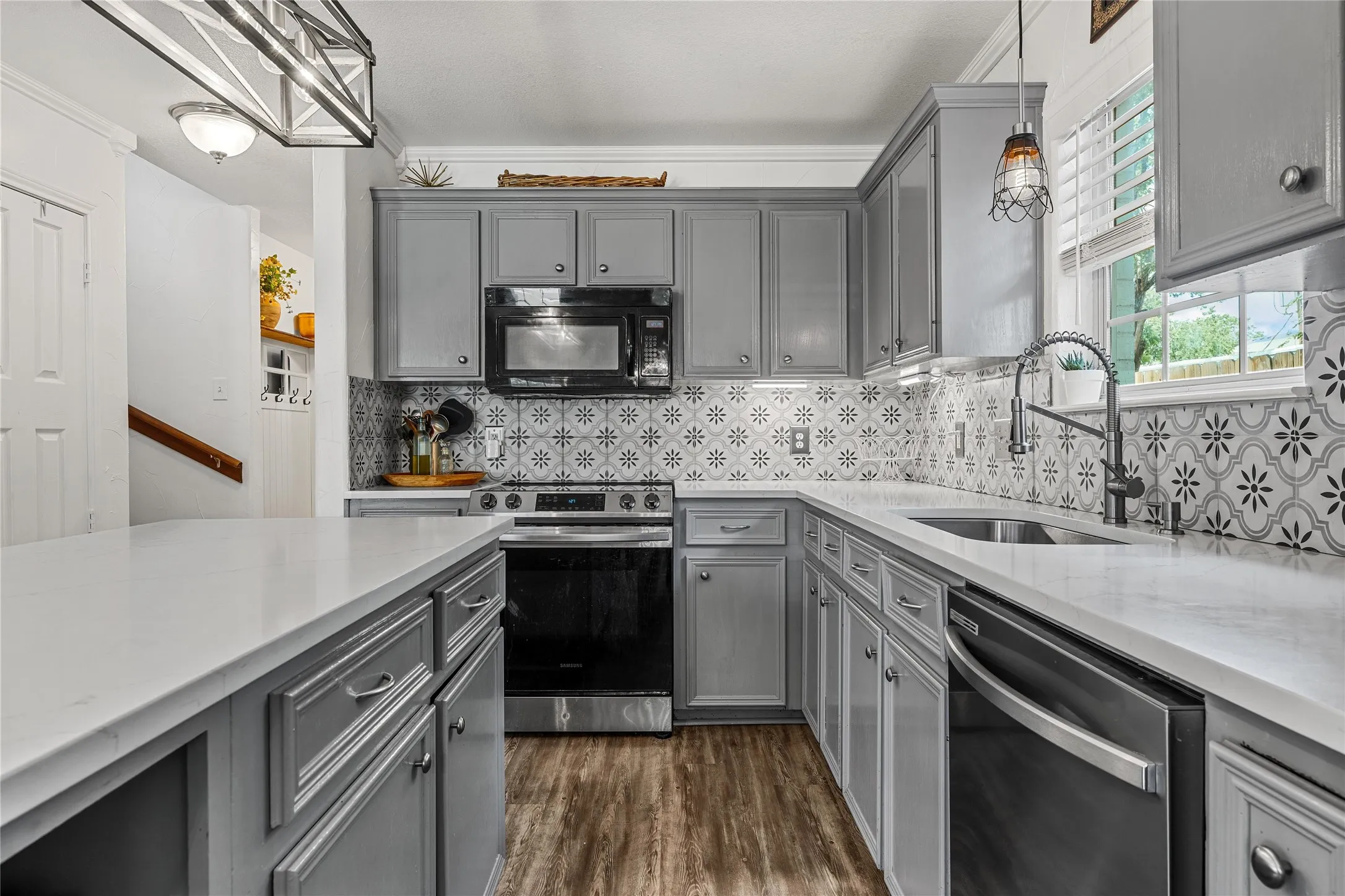 Single Family Residence For Sale in Mc Lennan County , 1231 Bagby Avenue, Waco, Texas 76706, 3 Bedroom, 3 Bathroom, Garage spaces, 1,392 Sqft, built in 2005, mls#21294406, Real Estate Agent in Waco, Homes For Sale in Mc Lennan county, Homes For Sale in Waco, Realtor in Waco Texas, Real Estate Brokerage Independent Realty Texas, Luminita Cordes Realtor